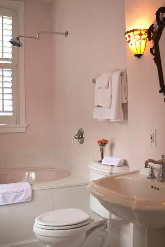 Bathroom in Blue Heron Inn