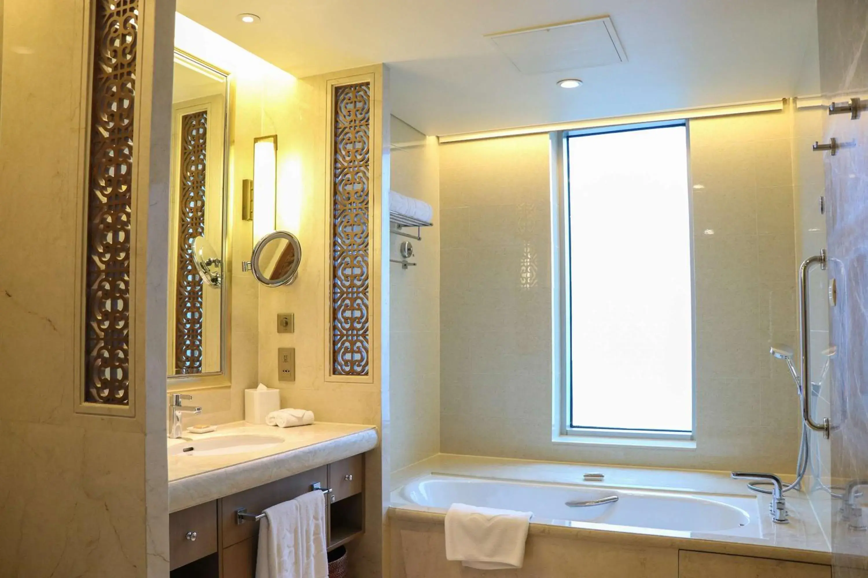 Bathroom in Shangri-La Hotel Yangzhou
