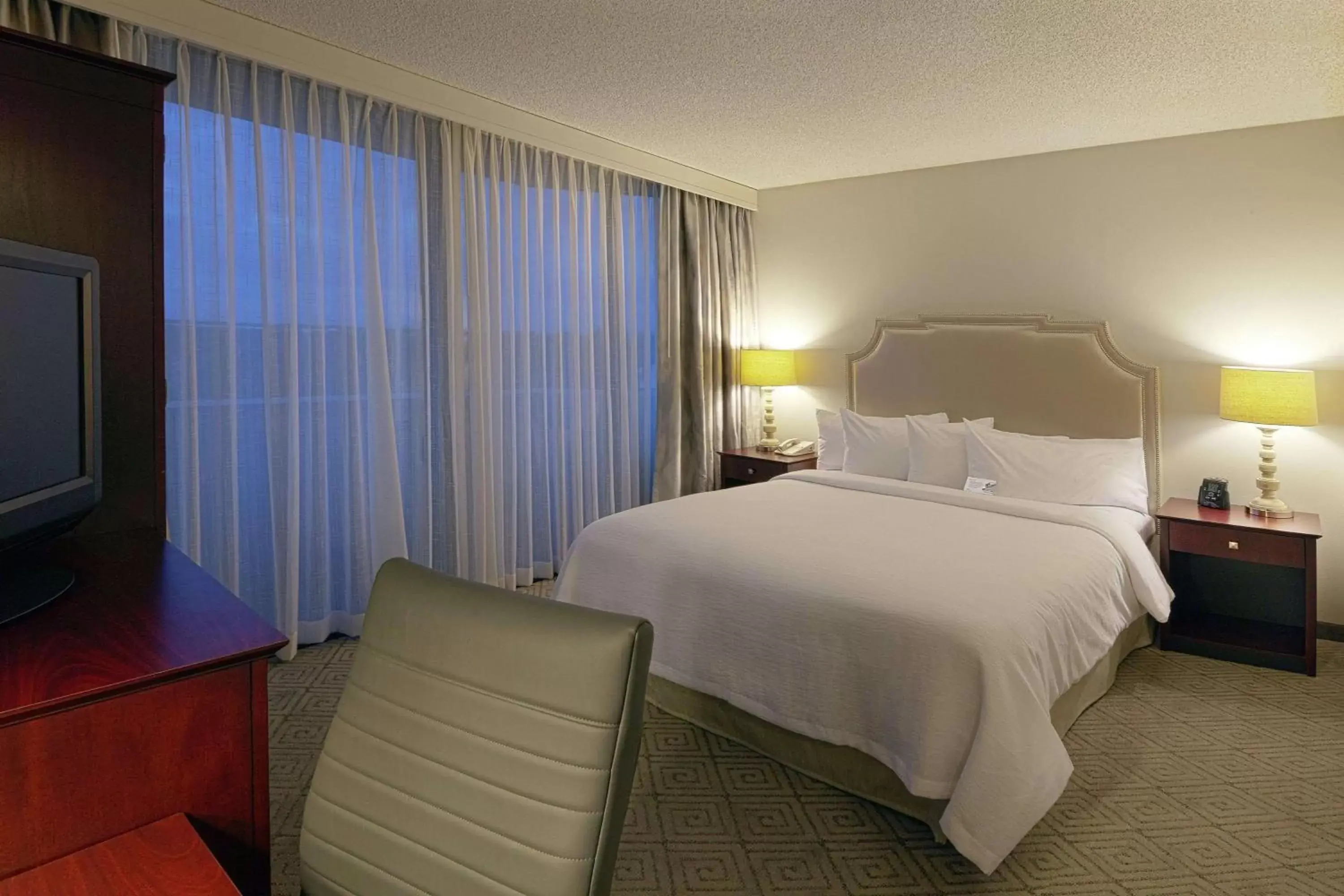 Bedroom, Bed in Embassy Suites Boca Raton