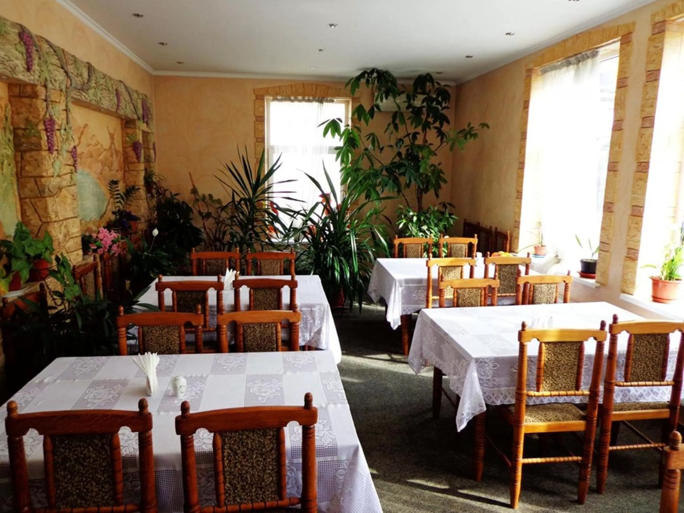 Restaurant/places to eat in Edem Hotel