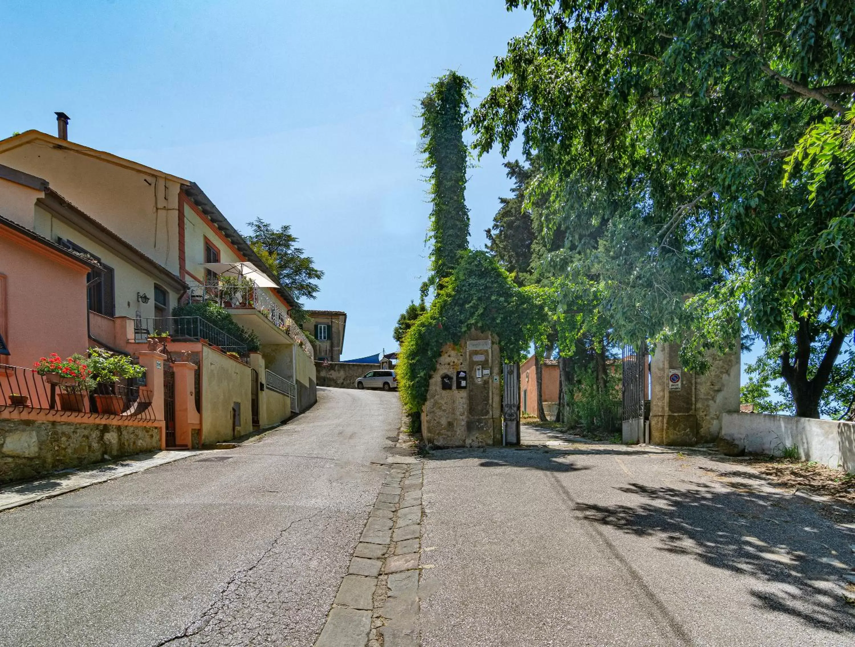 Facade/entrance, Neighborhood in Villa Eugenia