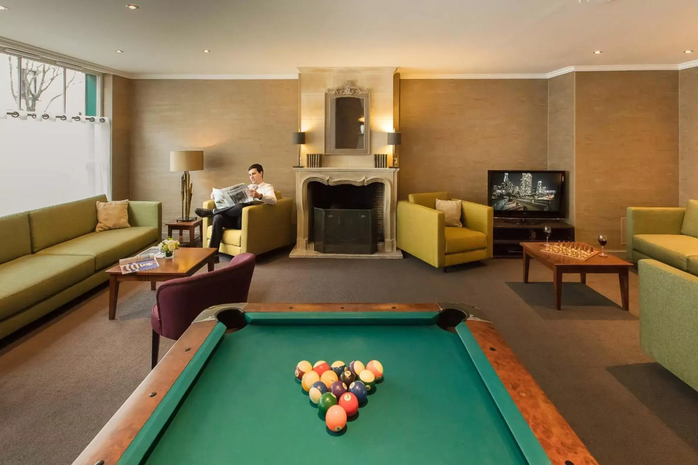 Billiard, Billiards in Hotel Montbriand Antony - Ancien Alixia