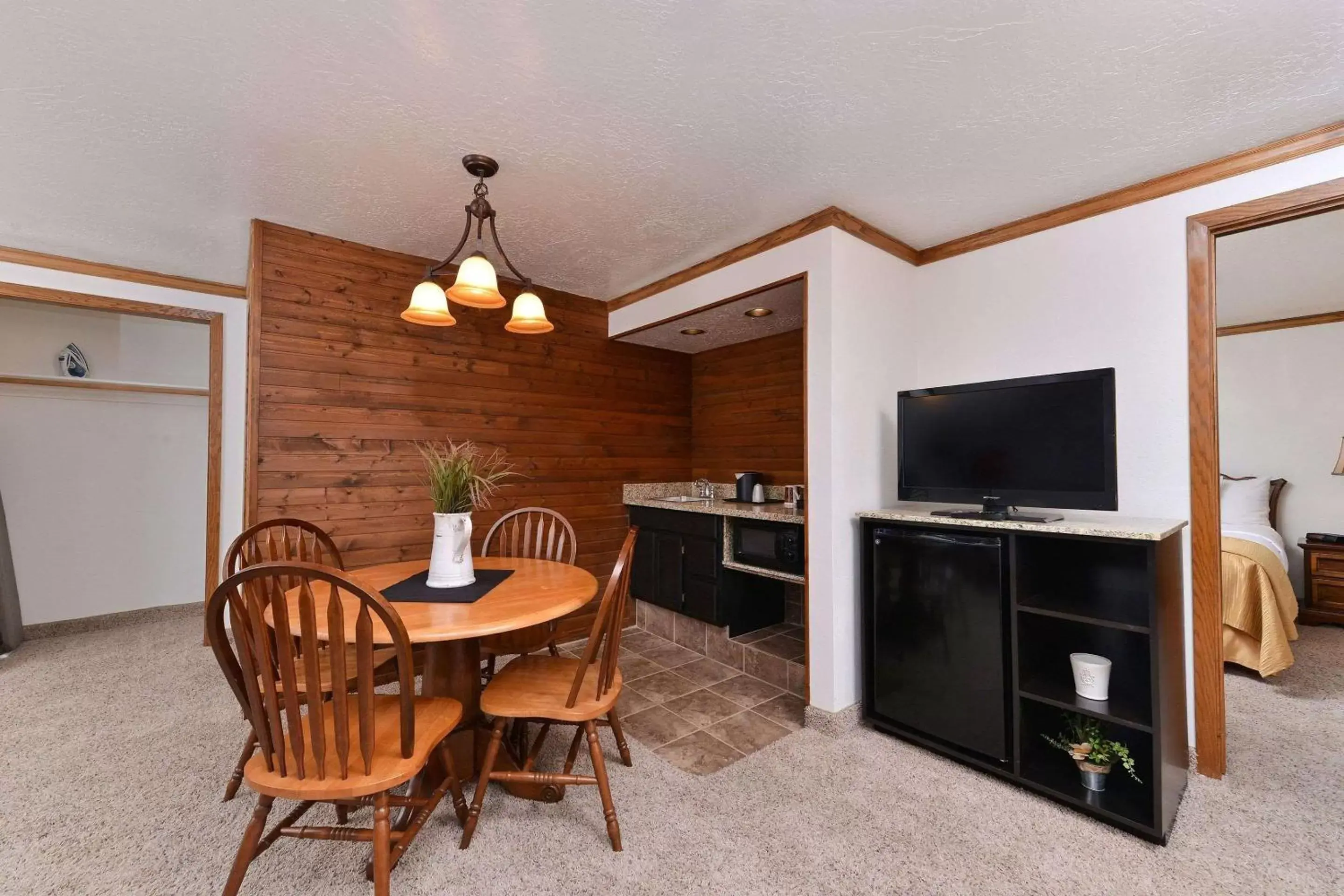 Photo of the whole room, TV/Entertainment Center in Quality Inn Vernal near Dinosaur National Monument