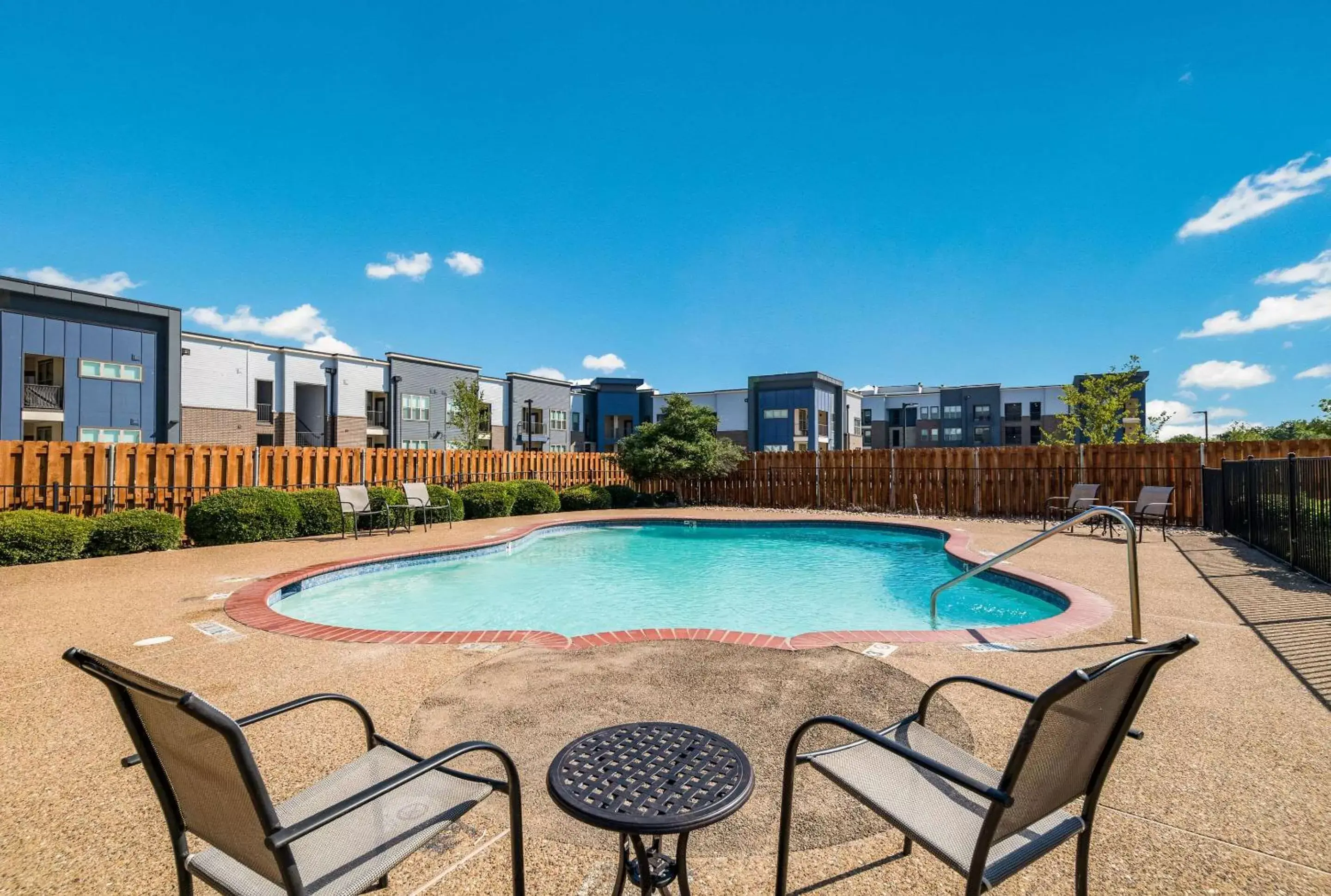 Pool view, Swimming Pool in Quality Inn & Suites - Garland