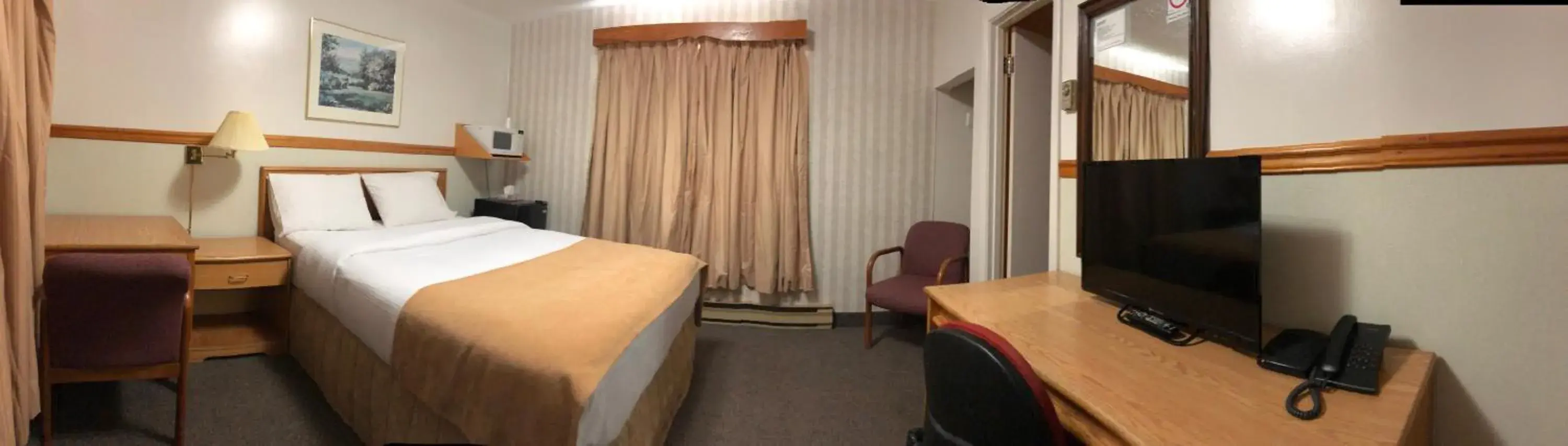 Bed in Kingsway Inn