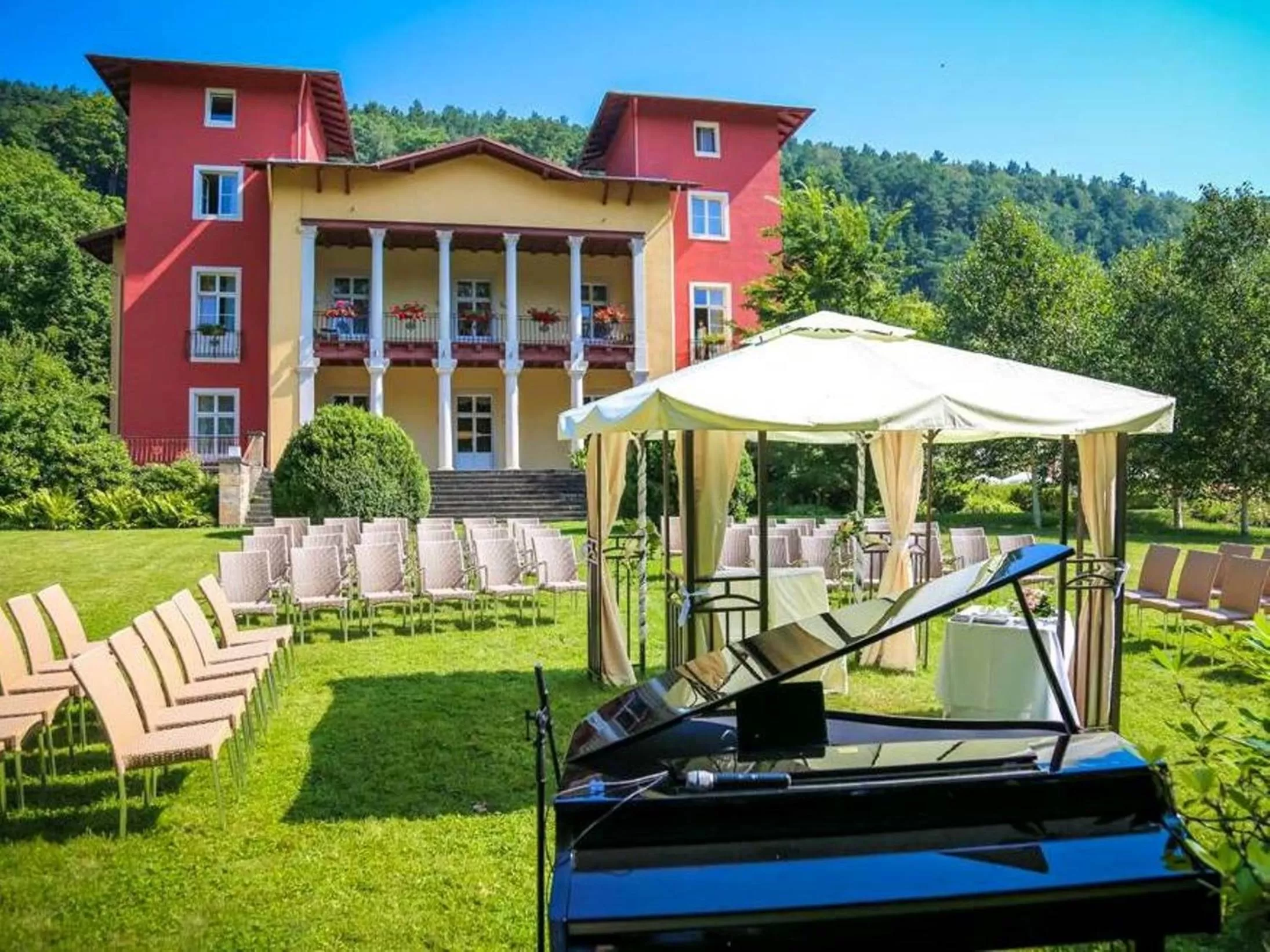Garden in Parkhotel Bad Schandau mit SPA