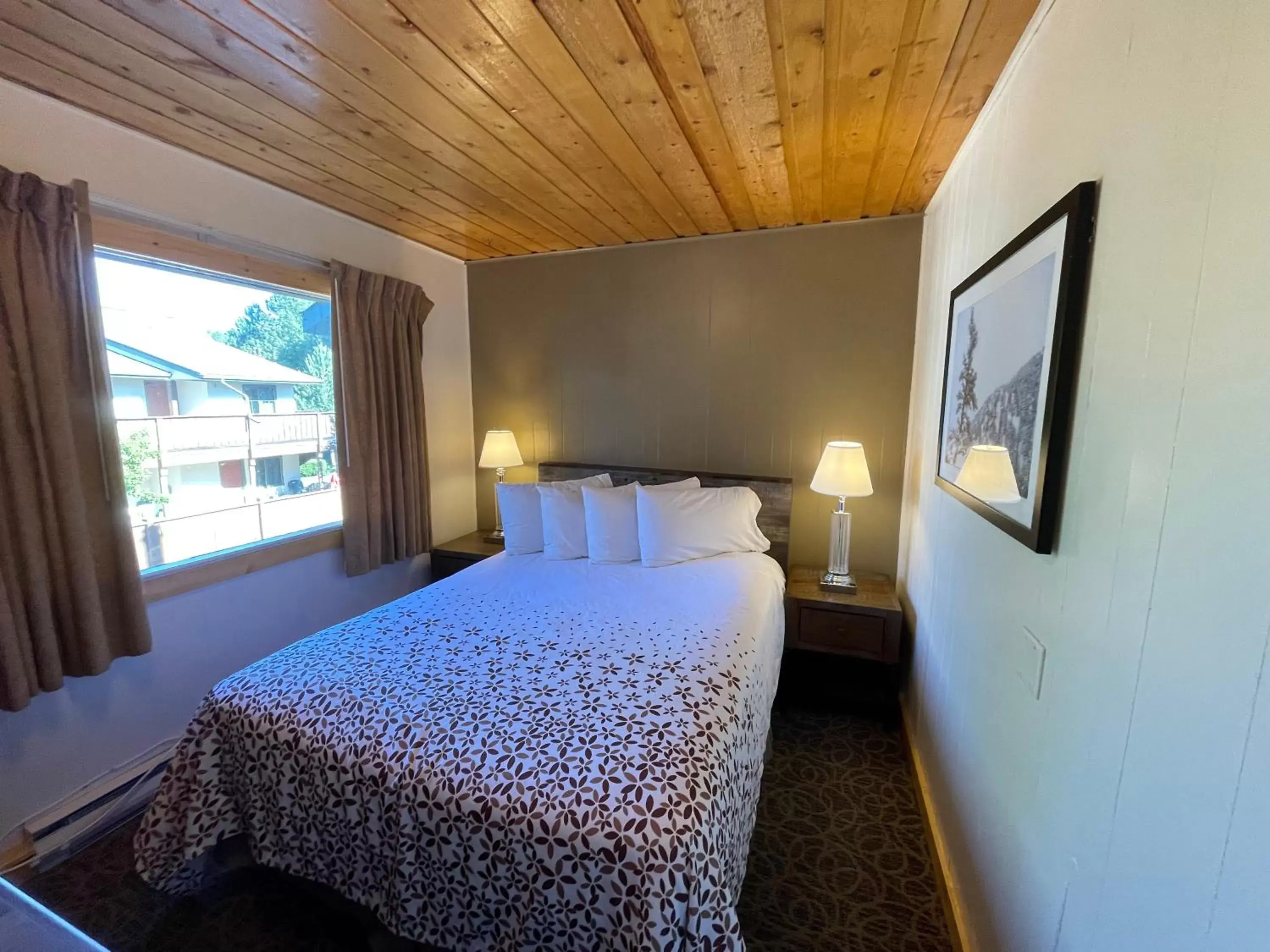 Bedroom, Bed in Estes Mountain Inn