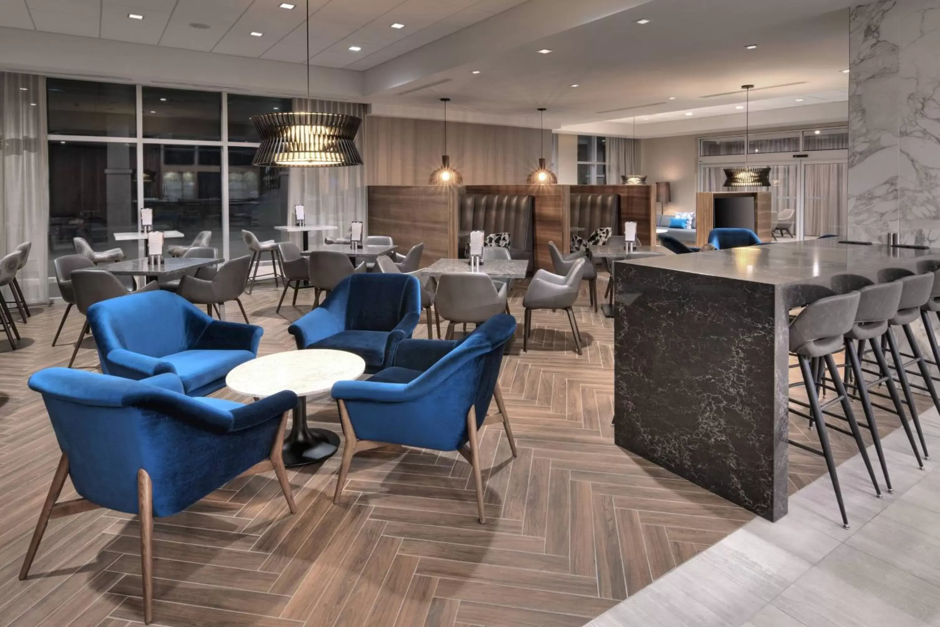 Lounge or bar in Courtyard by Marriott Burlington-Oakville