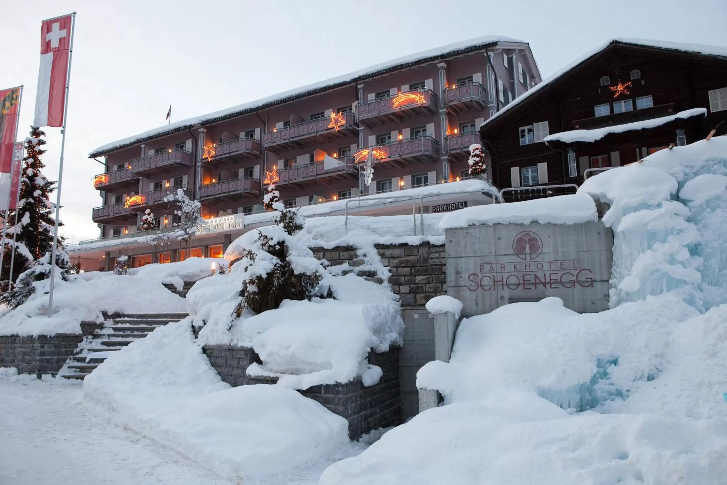 Facade/entrance, Winter in Parkhotel Schoenegg