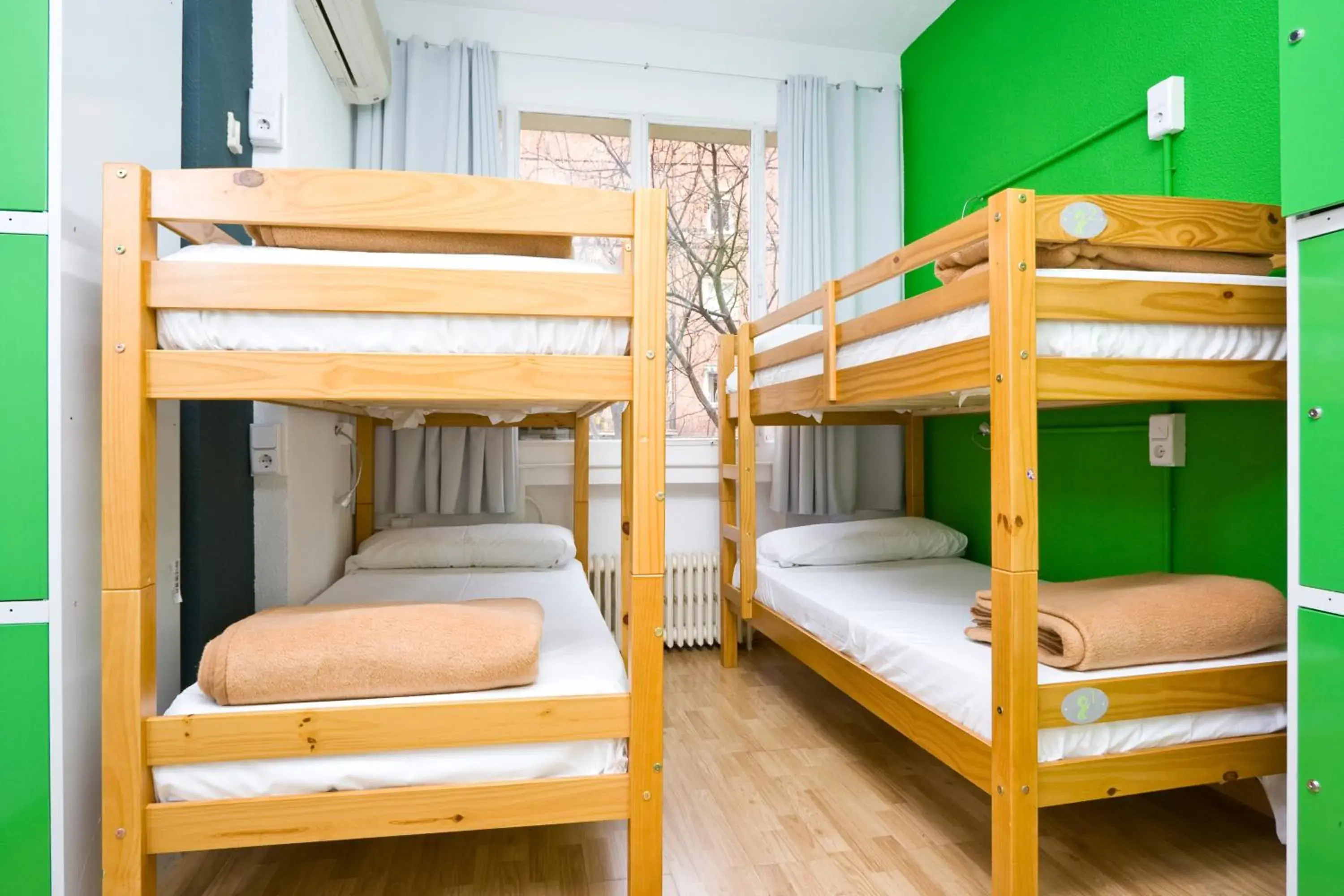 Bed in 4-Bed Mixed Dormitory Room with Private Bathroom in Madrid Motion Hostels