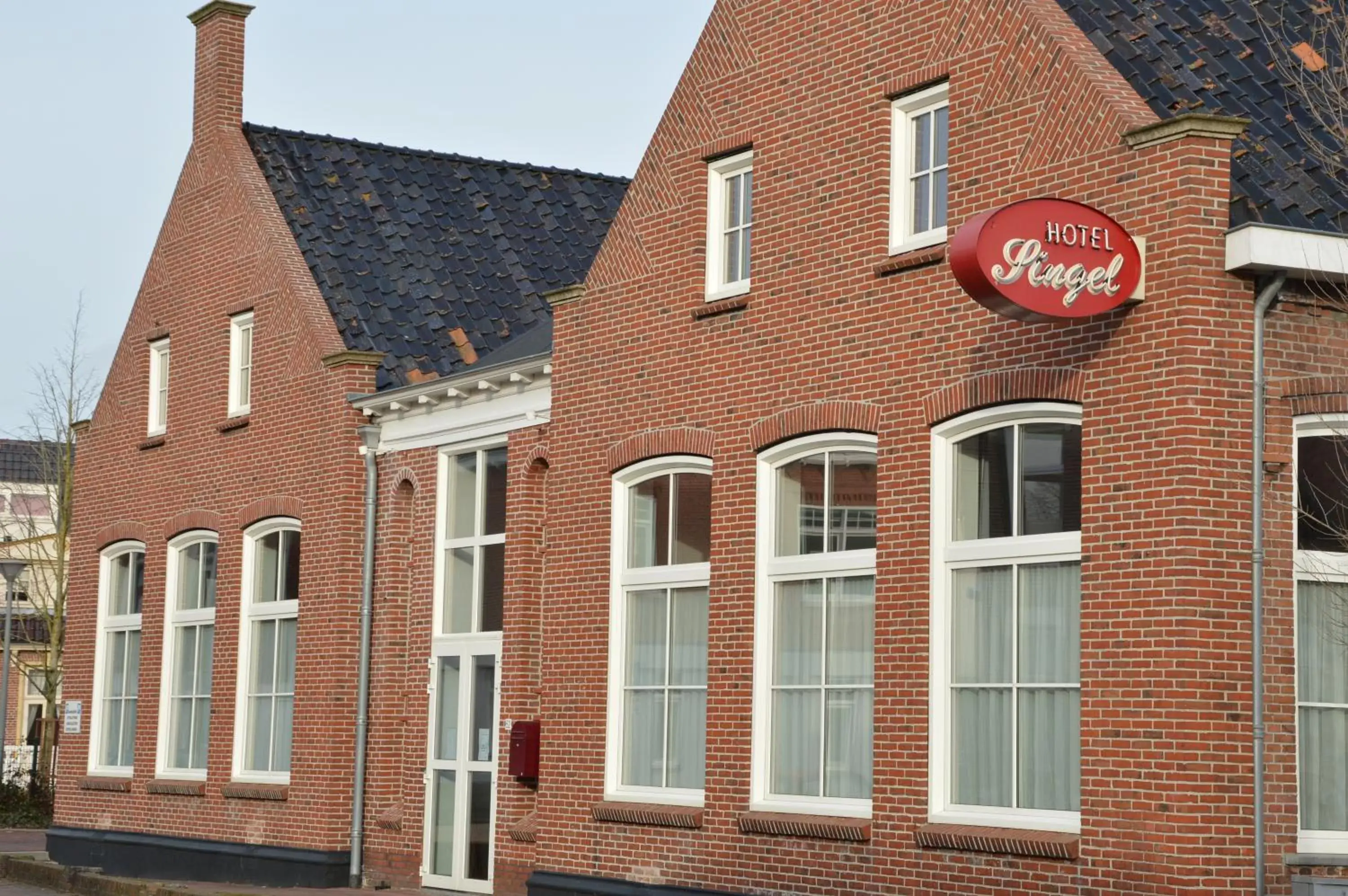 Facade/entrance, Property Building in Hotel Aan De Singel