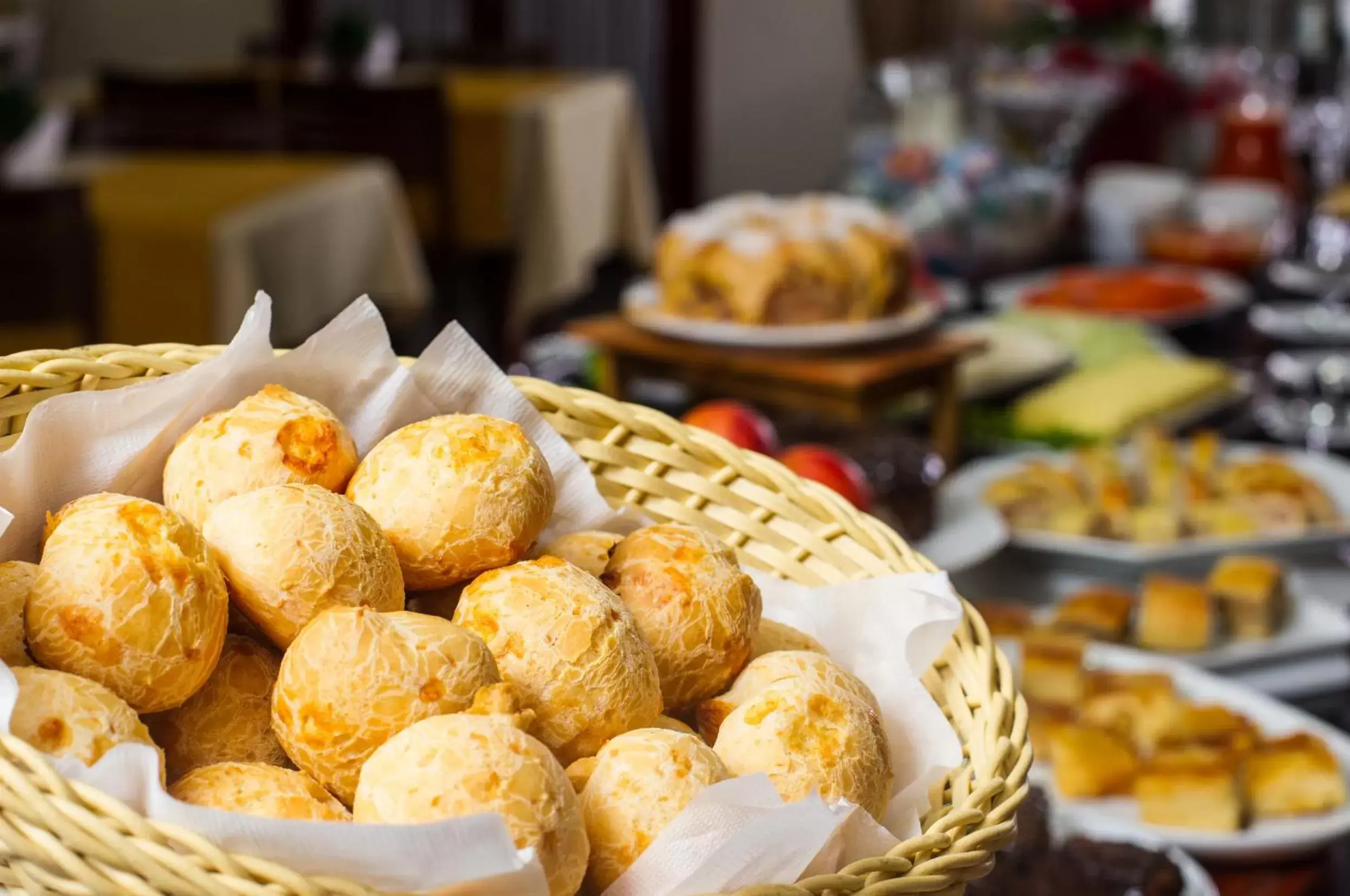 Buffet breakfast, Food in LEON PARK HOTEL e CONVENÇÕES - Melhor Custo Benefício