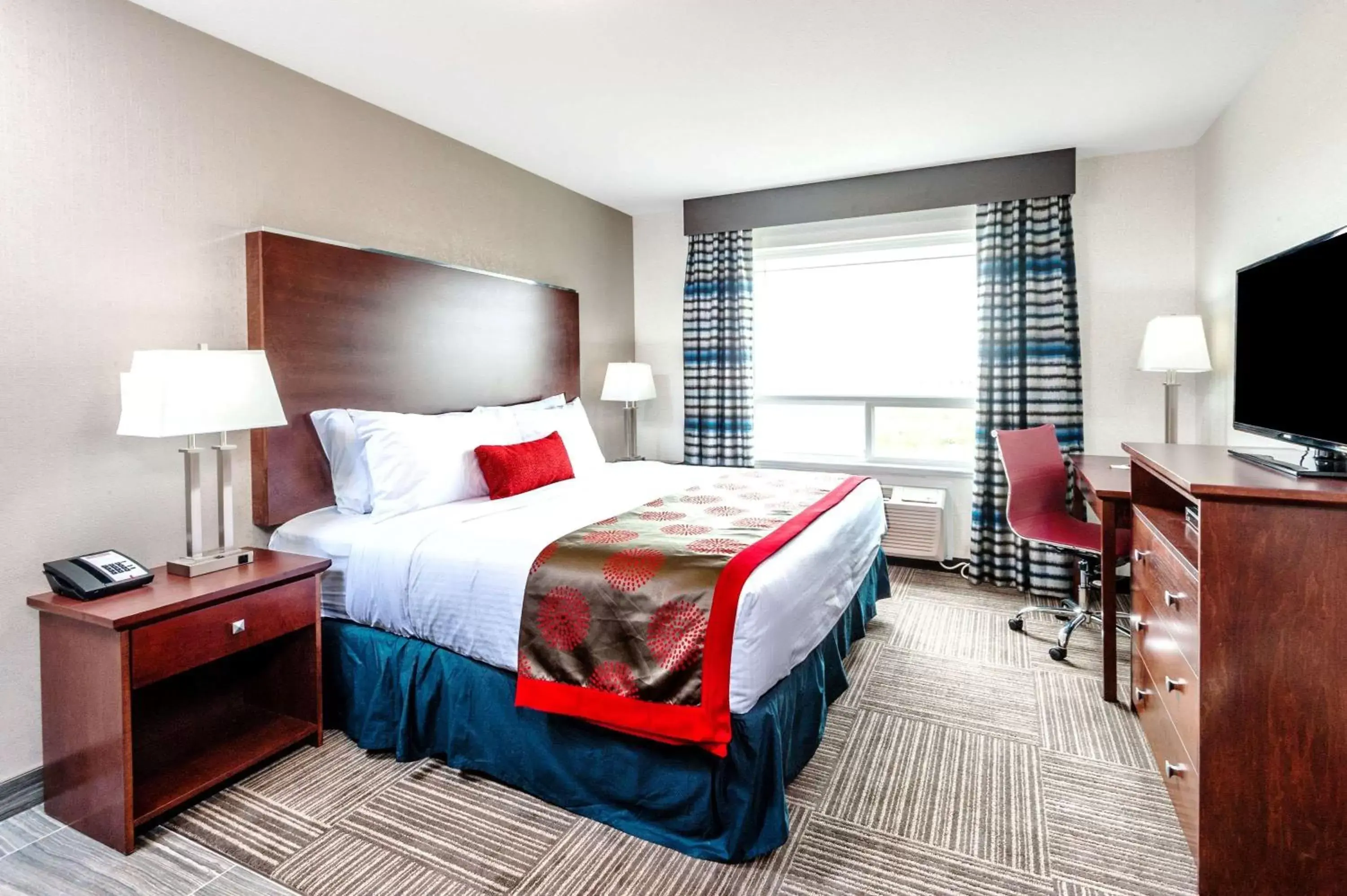 Photo of the whole room, Bed in Ramada by Wyndham Moose Jaw