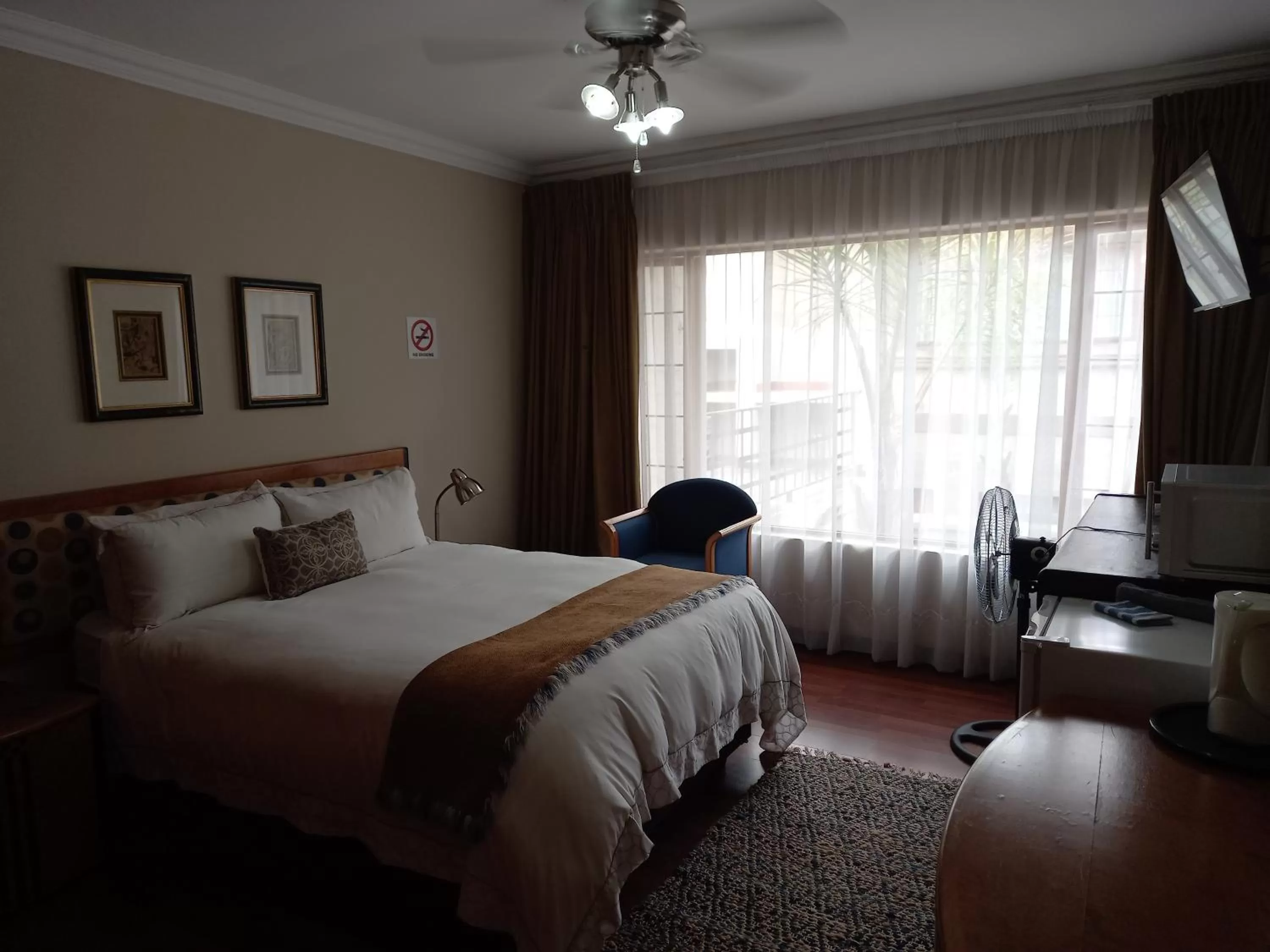 Photo of the whole room, Bed in Troas Boutique hotel
