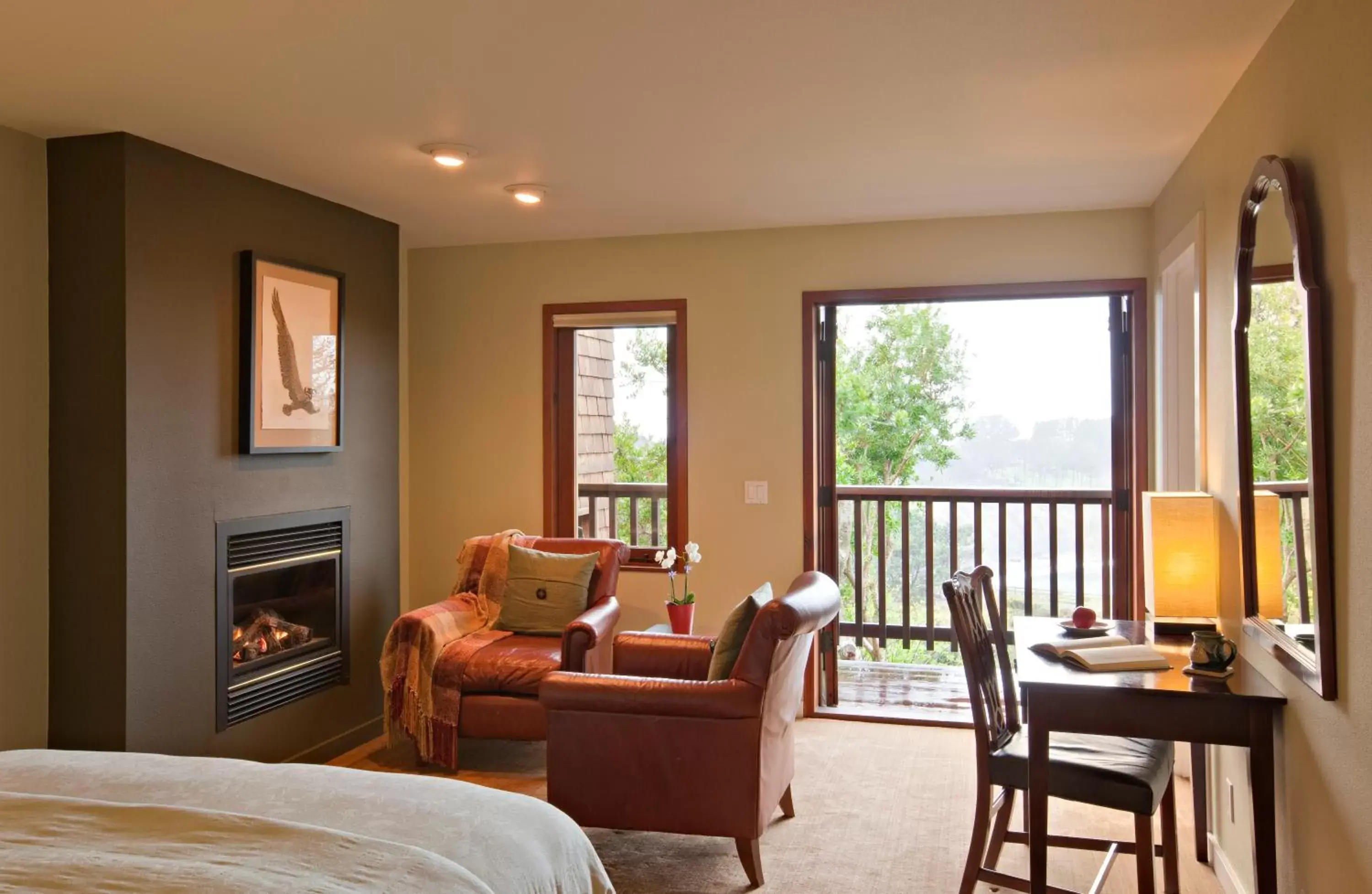 Bed, Seating Area in Brewery Gulch Inn