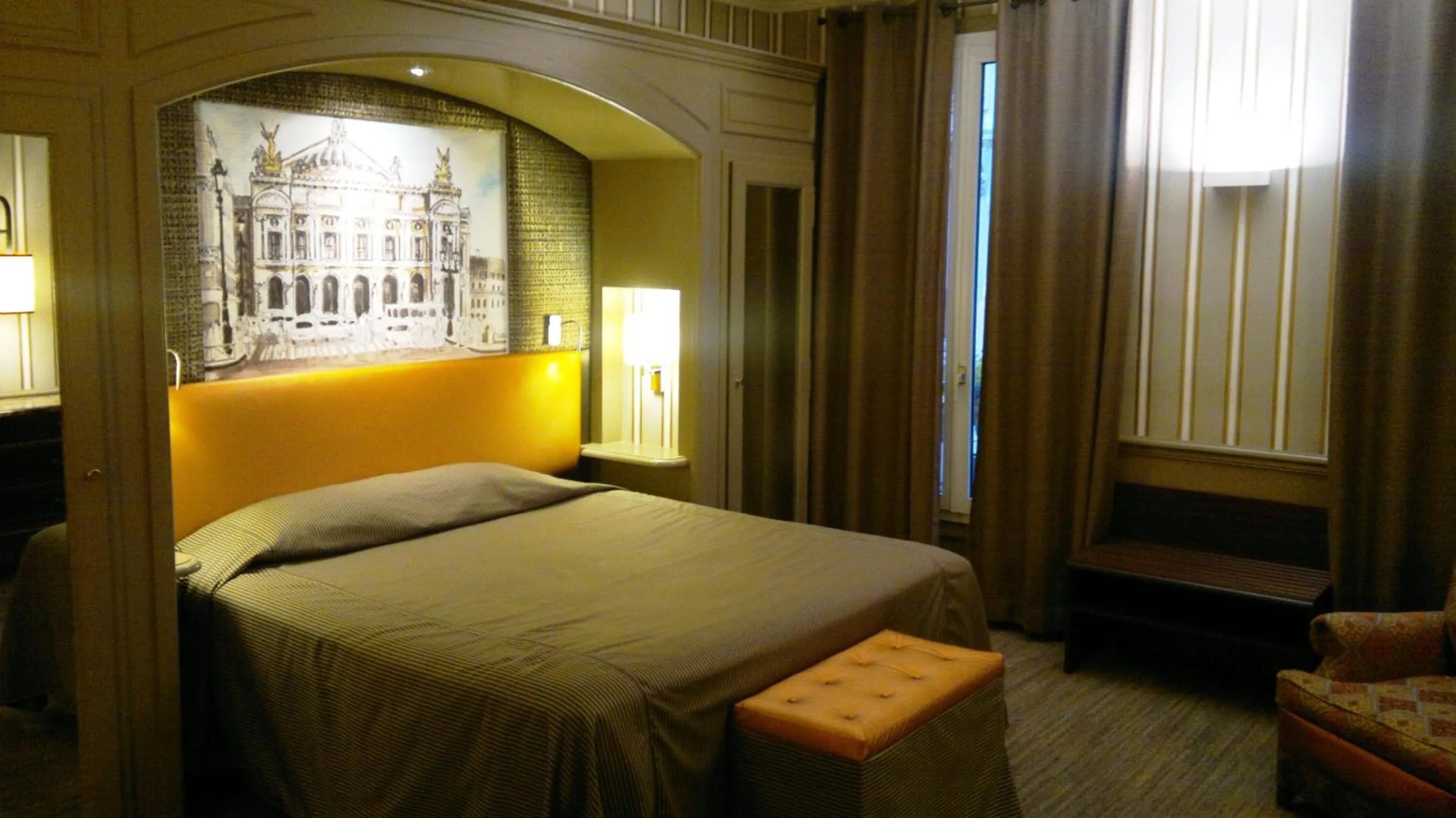 Bed in Hotel Concortel Paris