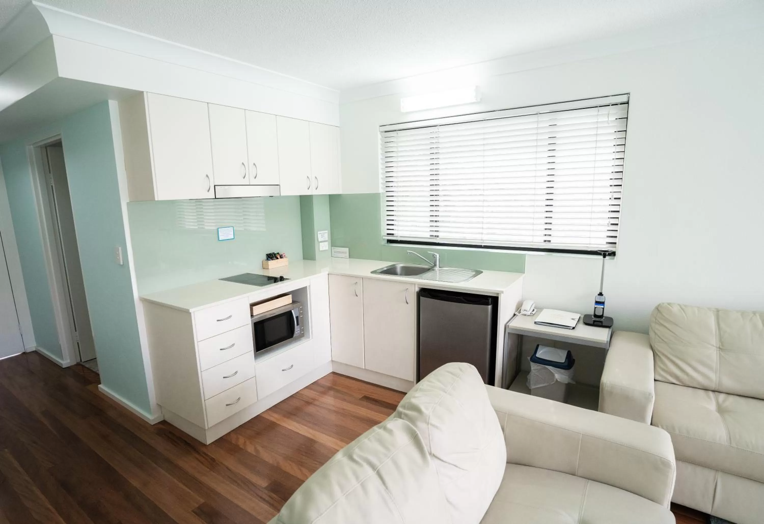 Kitchen or kitchenette in Terrigal Pacific Coastal Retreat