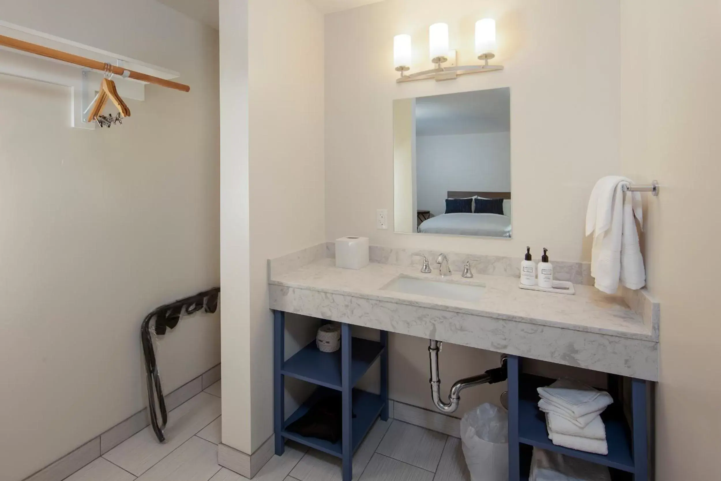 Bathroom in Inn At Moss Landing Point