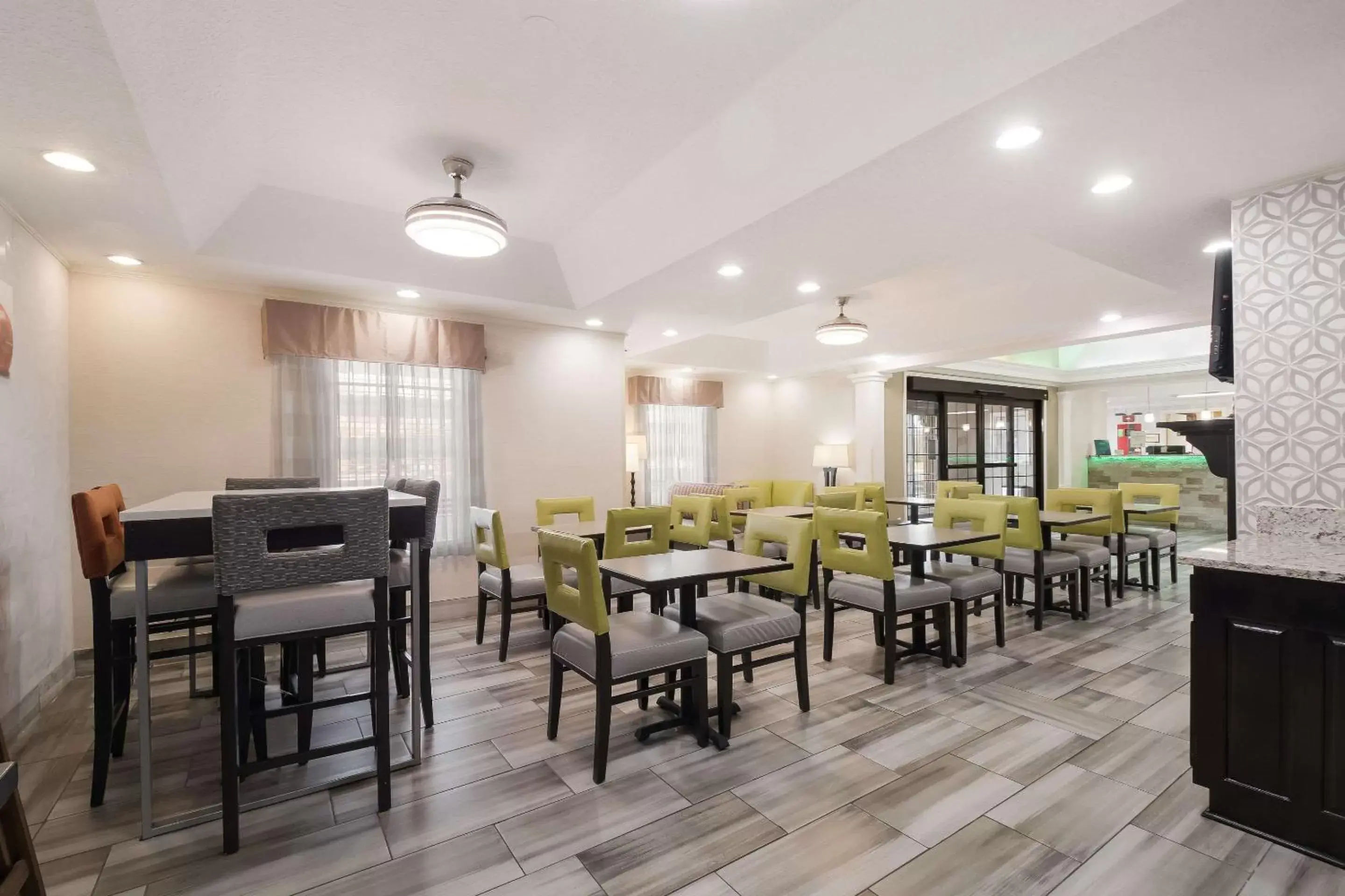 Restaurant/places to eat in Quality Inn Alcoa Knoxville Restaurant/places to eat in Quality Inn Alcoa Knoxville