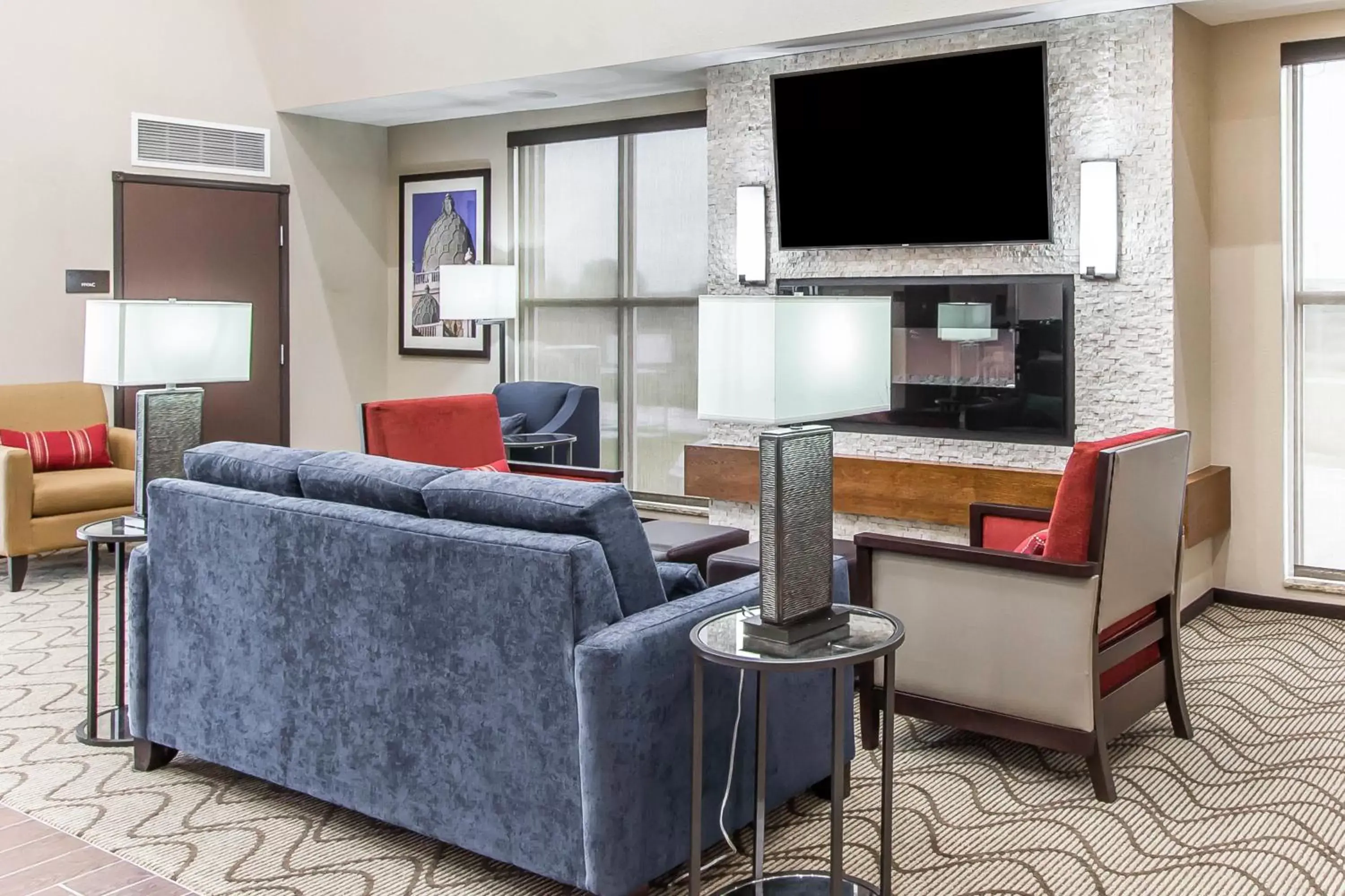 Living room, Seating Area in Comfort Suites West Omaha