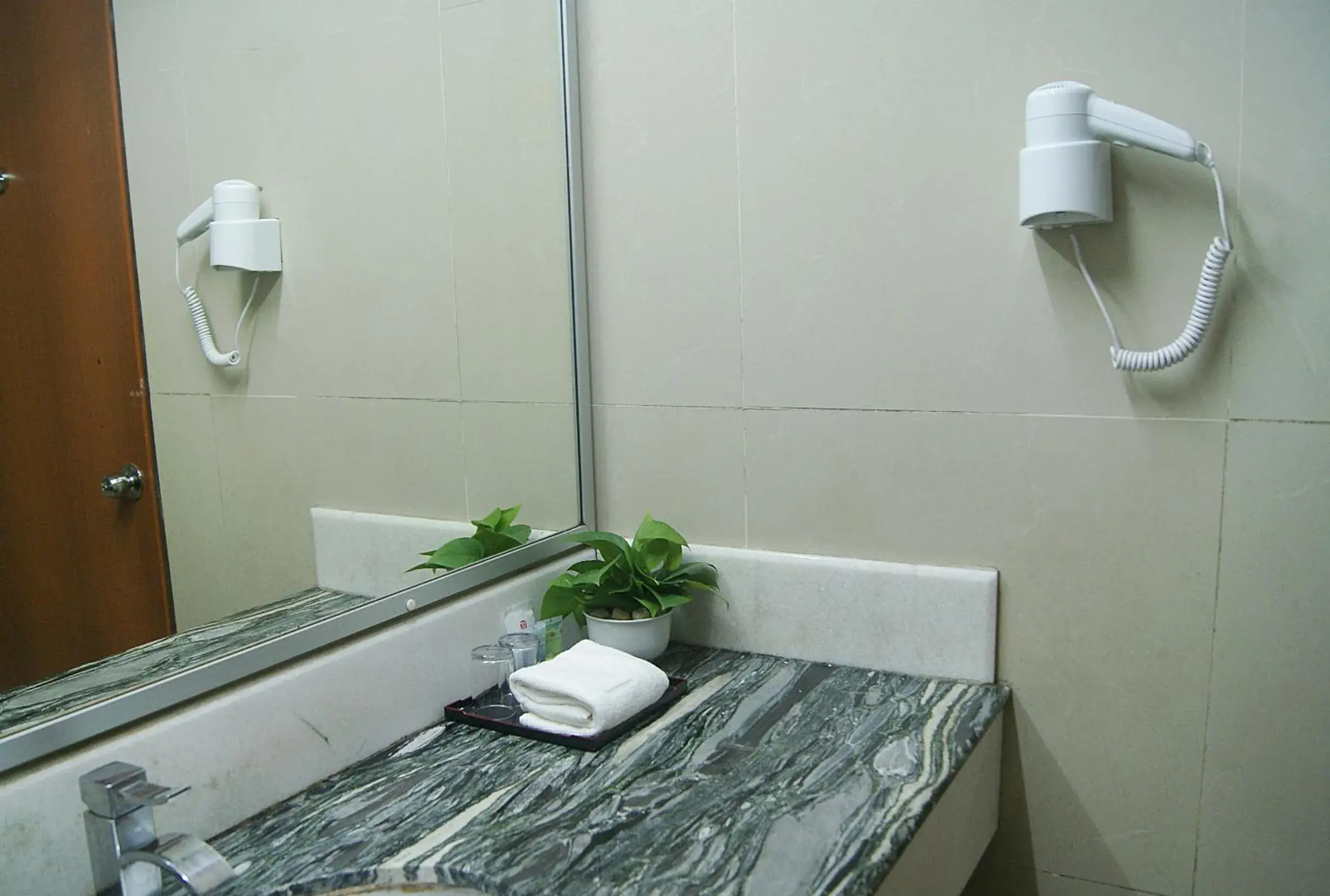 Bathroom in Tang Dynasty Park Hotel