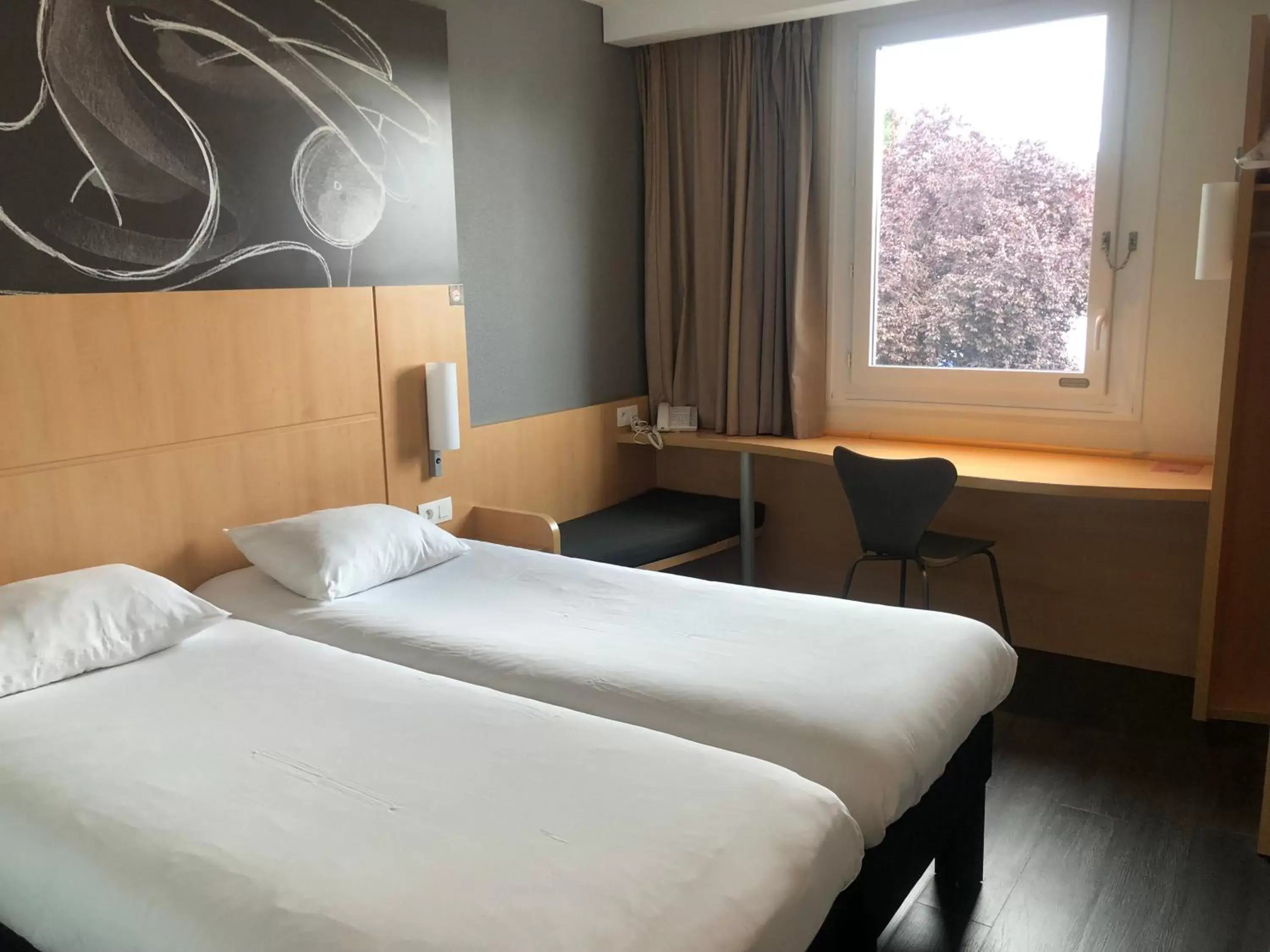 Bed in ibis Clermont Ferrand Nord Riom