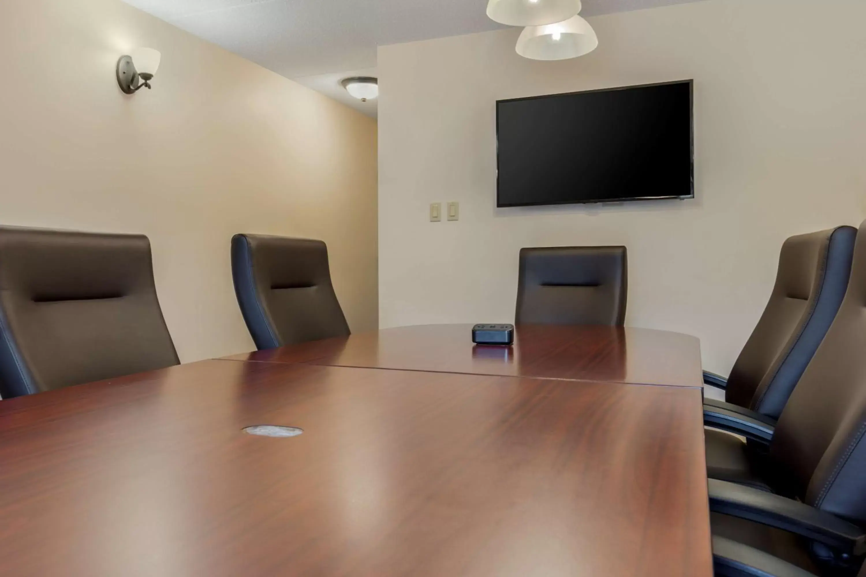 Meeting/conference room, TV/Entertainment Center in Best Western Plus Dryden Hotel and Conference Centre