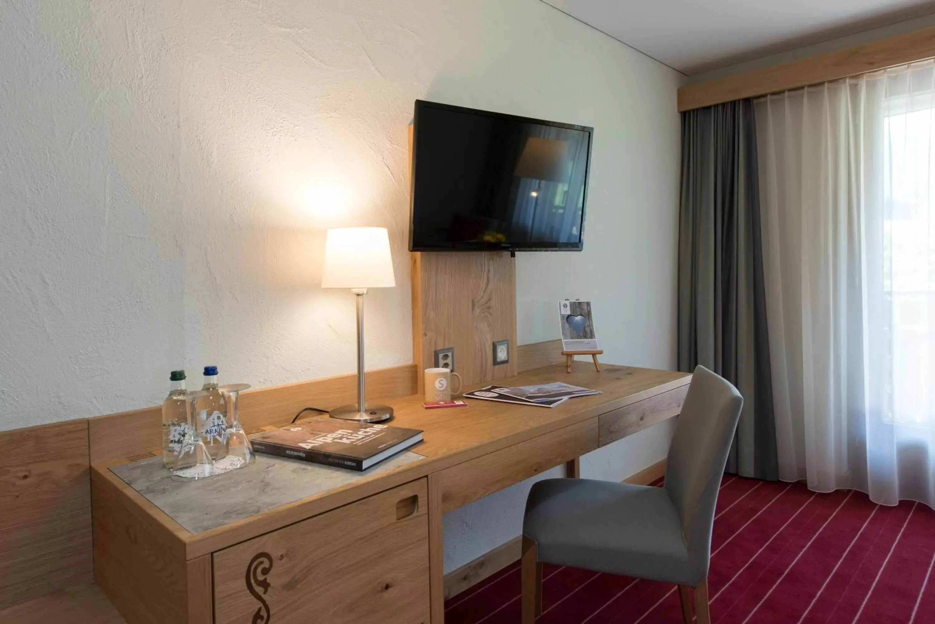 TV and multimedia, TV/Entertainment Center in Sunstar Hotel Klosters