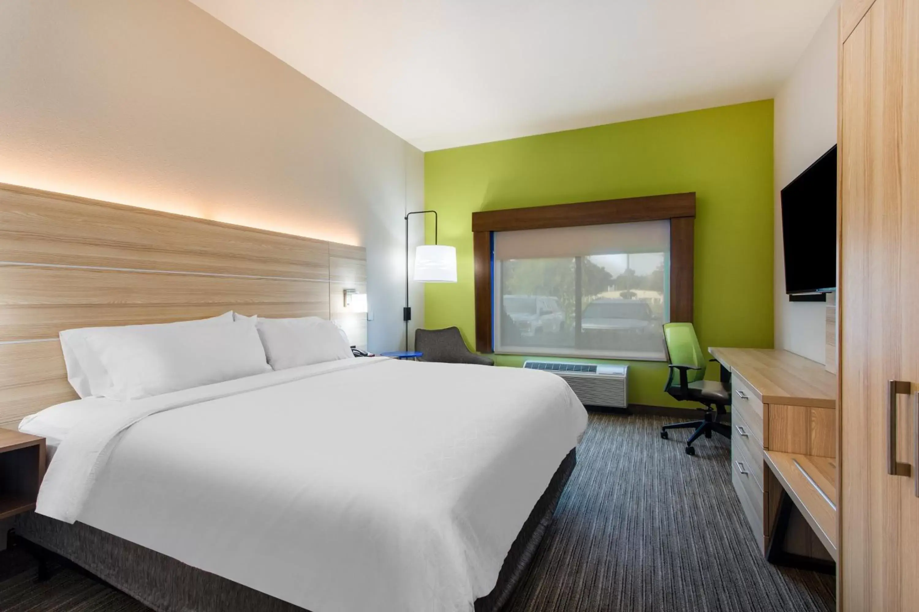 Photo of the whole room, Bed in Holiday Inn Express Hotel & Suites Lewisburg, an IHG Hotel