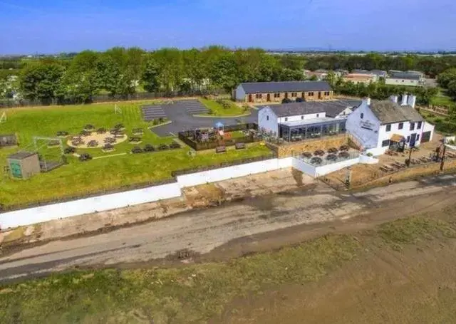 Property building, Bird's-eye View in The Golden Ball Hotel