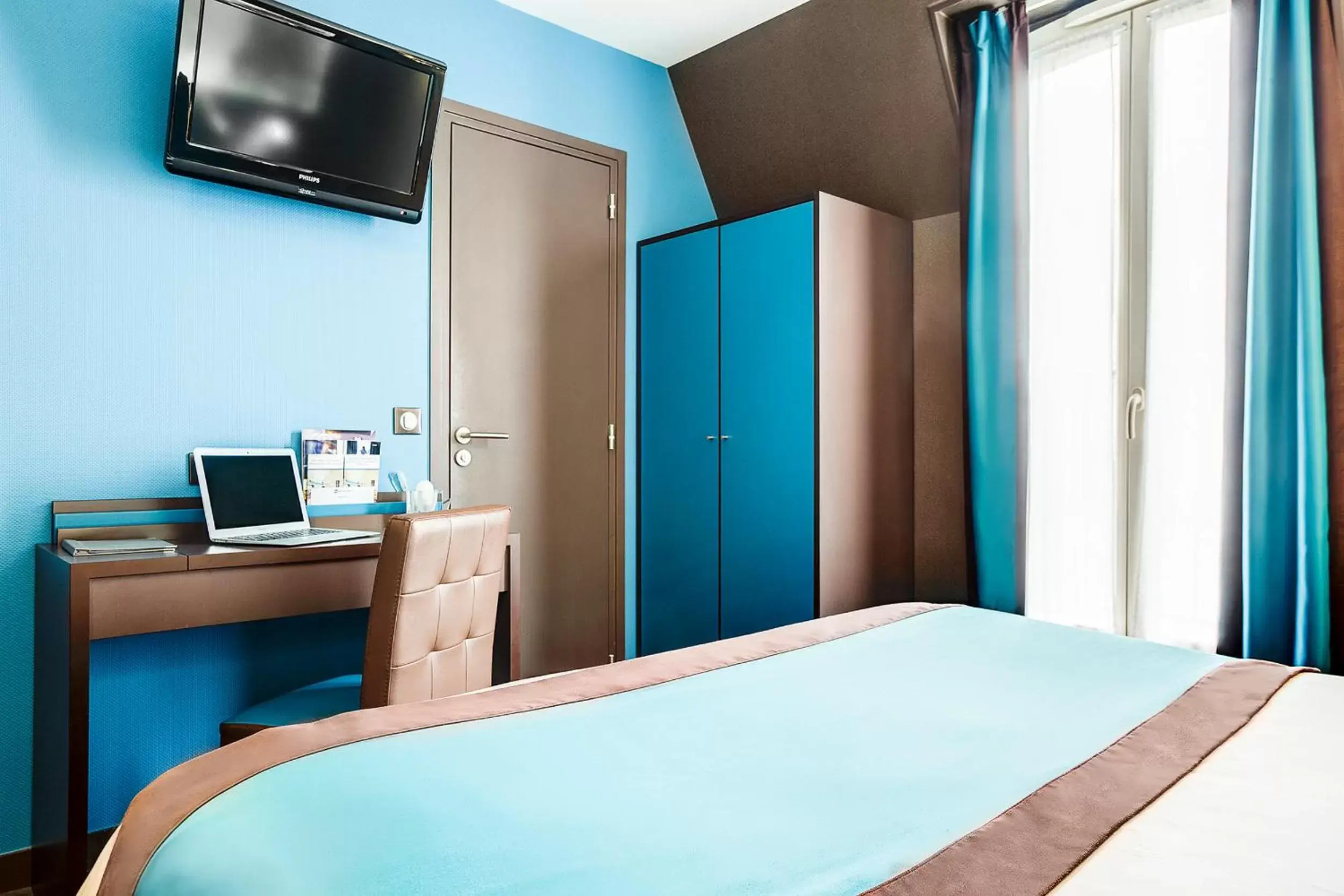 Photo of the whole room, Bed in Best Western Nouvel Orléans Montparnasse