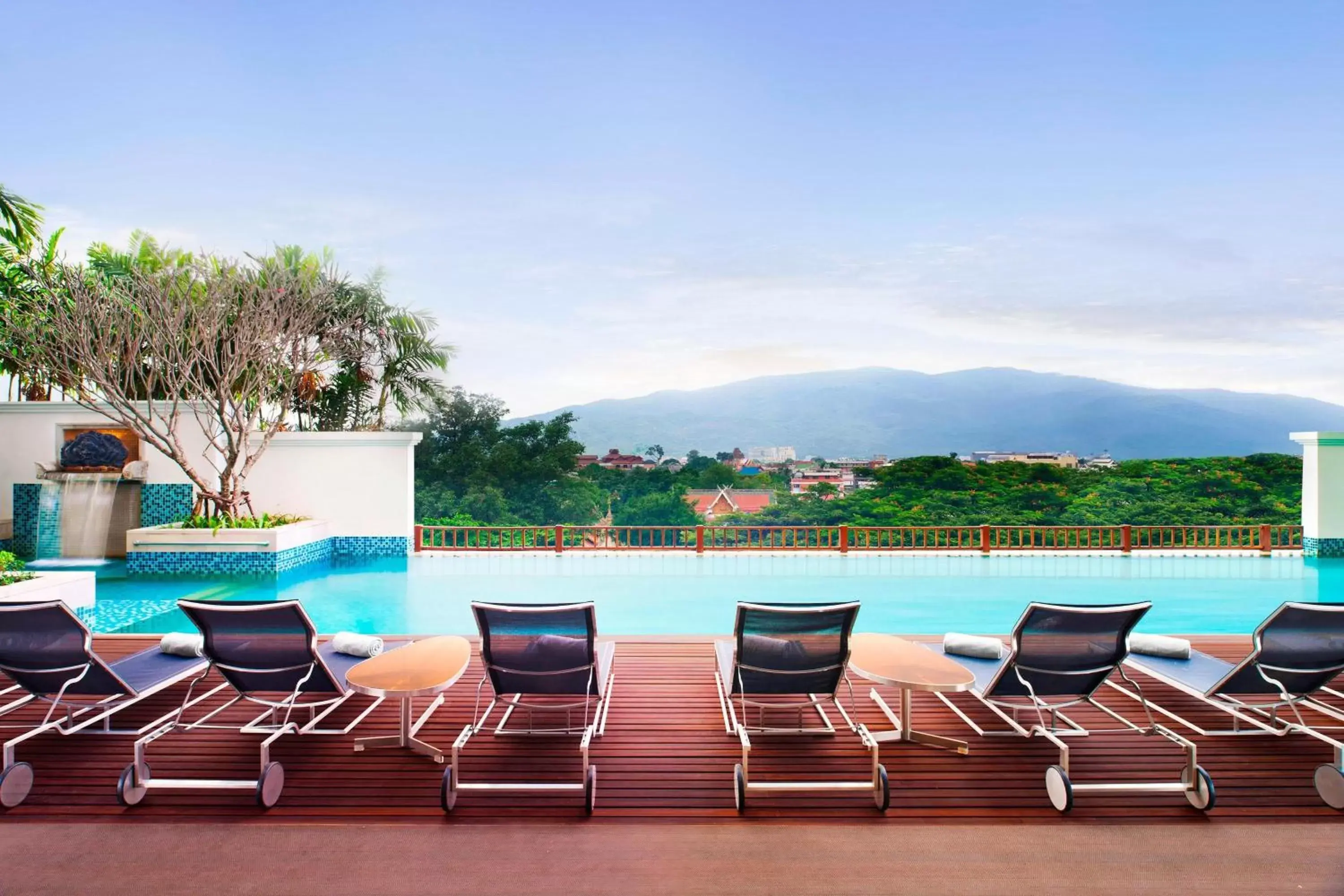 Swimming Pool in Le Méridien Chiang Mai