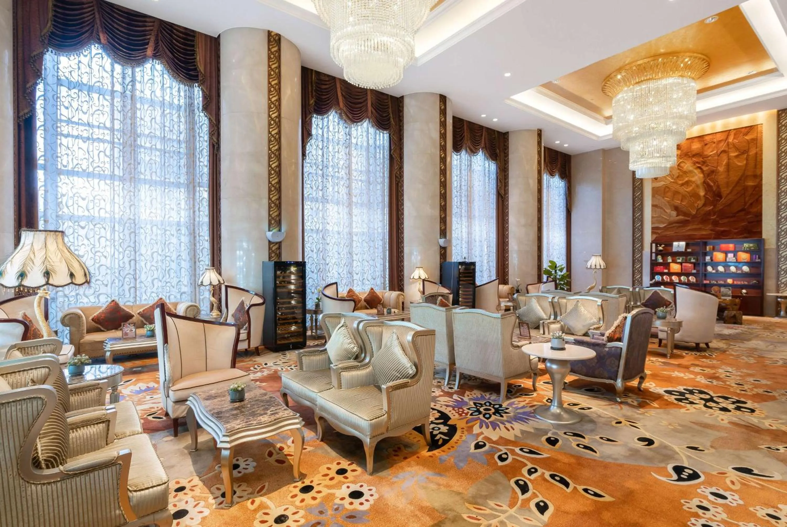 Lounge or bar in Howard Johnson Tropical Garden Plaza Kunming