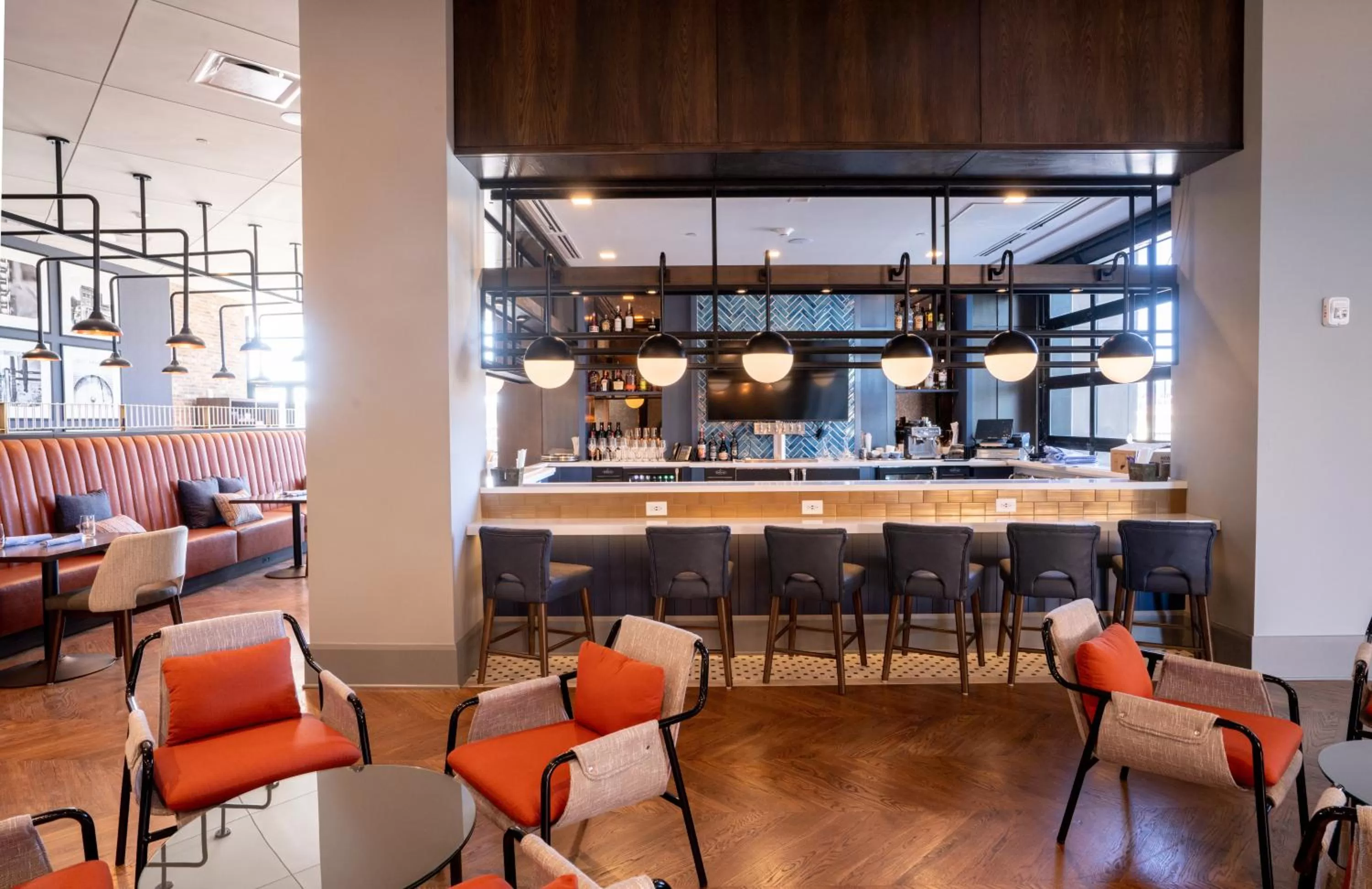 Lounge or bar in Hotel Indigo - Columbus at Riverfront Place by IHG