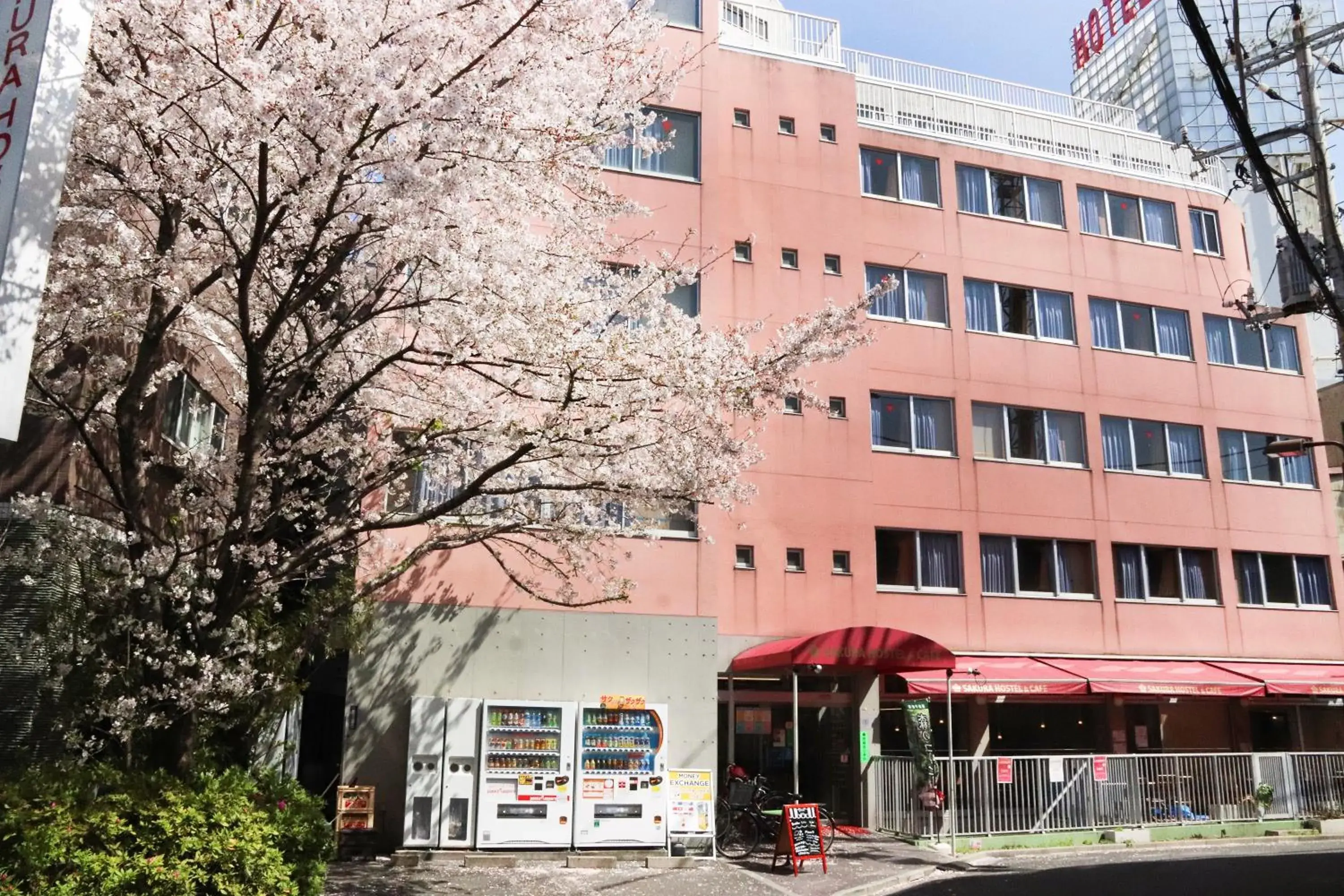 Property building in Sakura Hostel Asakusa Property building in Sakura Hostel Asakusa