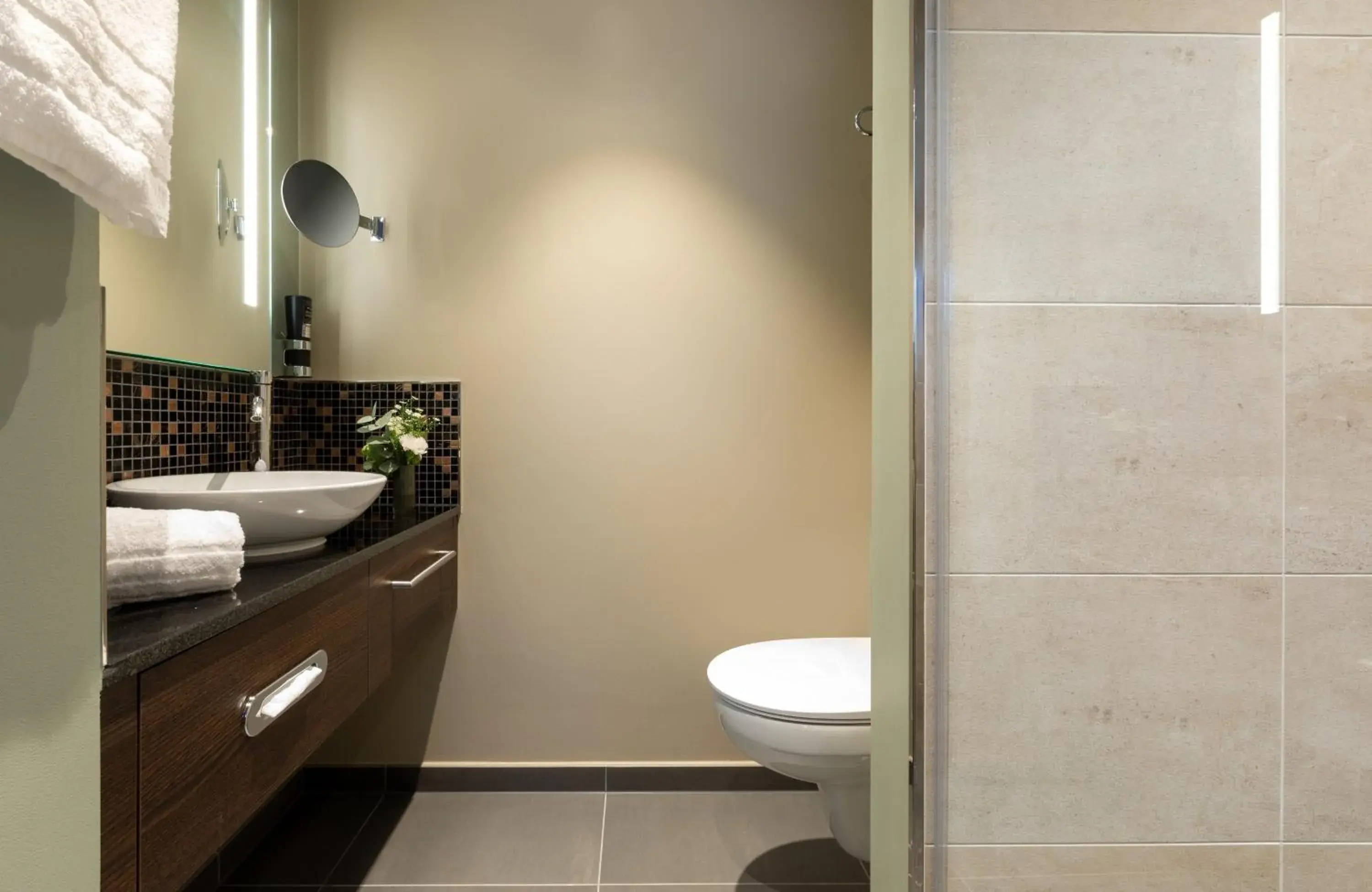Bathroom in Leonardo Hotel Dortmund
