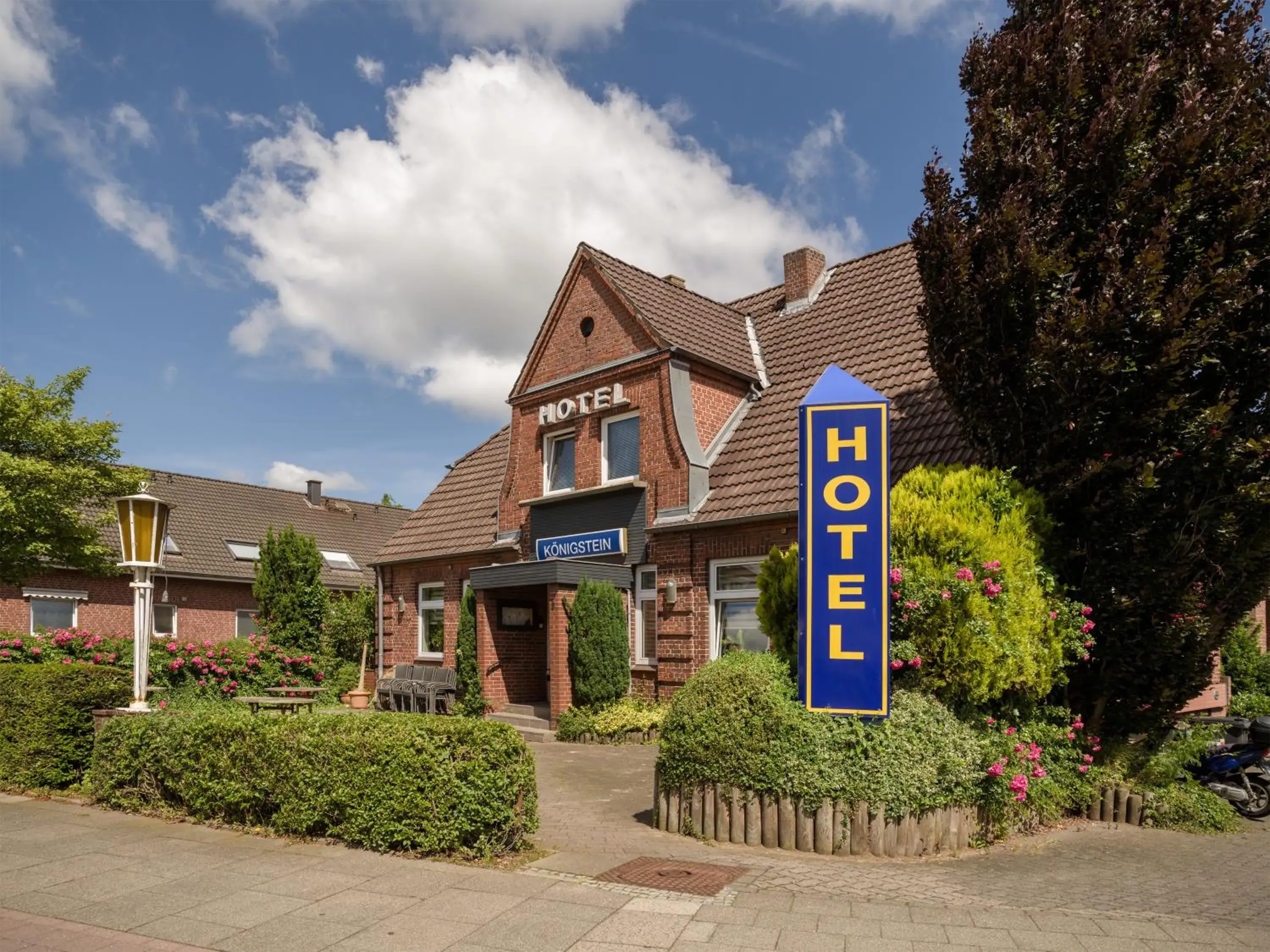 Facade/entrance, Property Building in Hotel Koenigstein Kiel by Tulip Inn