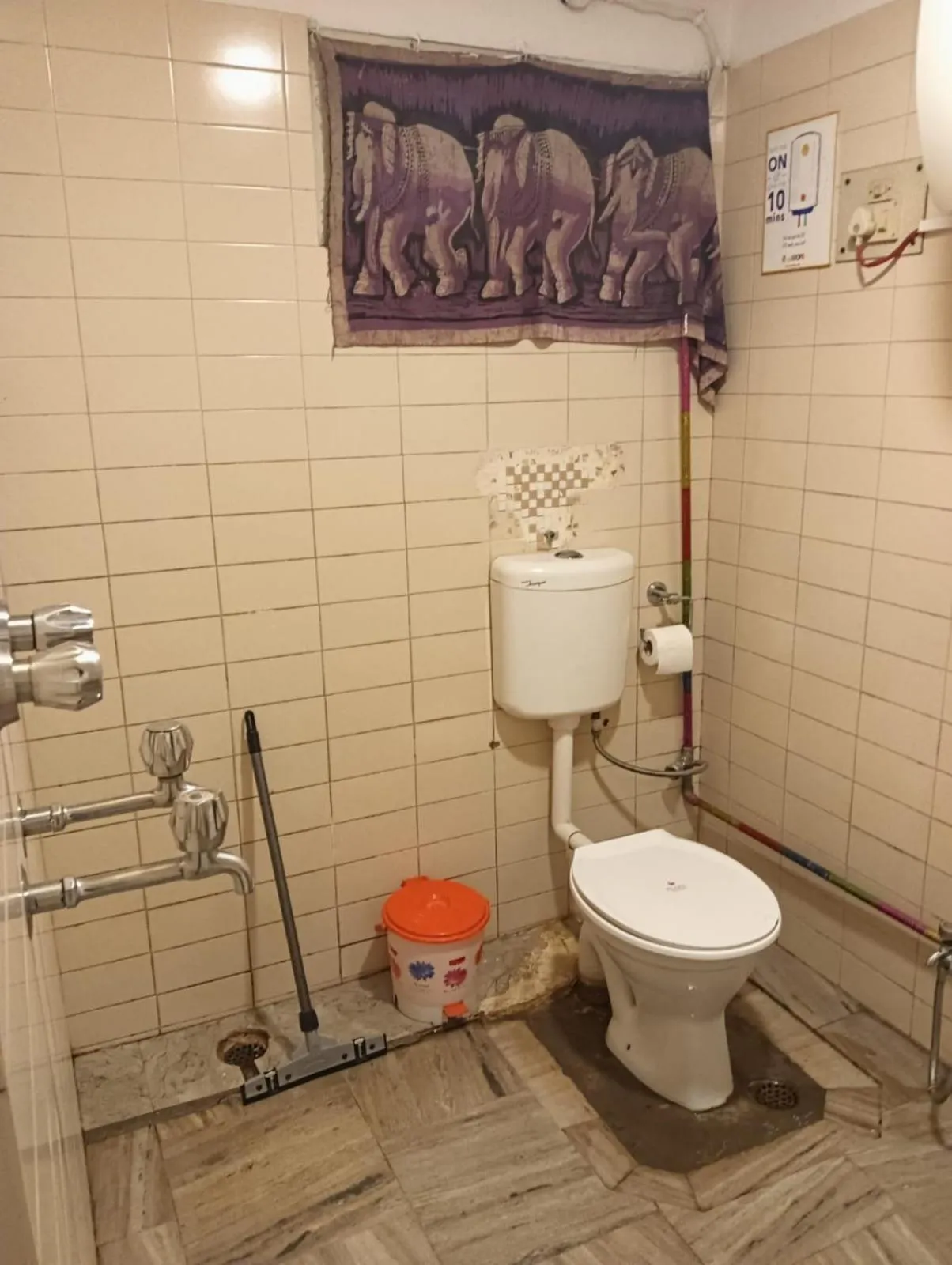 Bathroom in goSTOPS Lite Varanasi