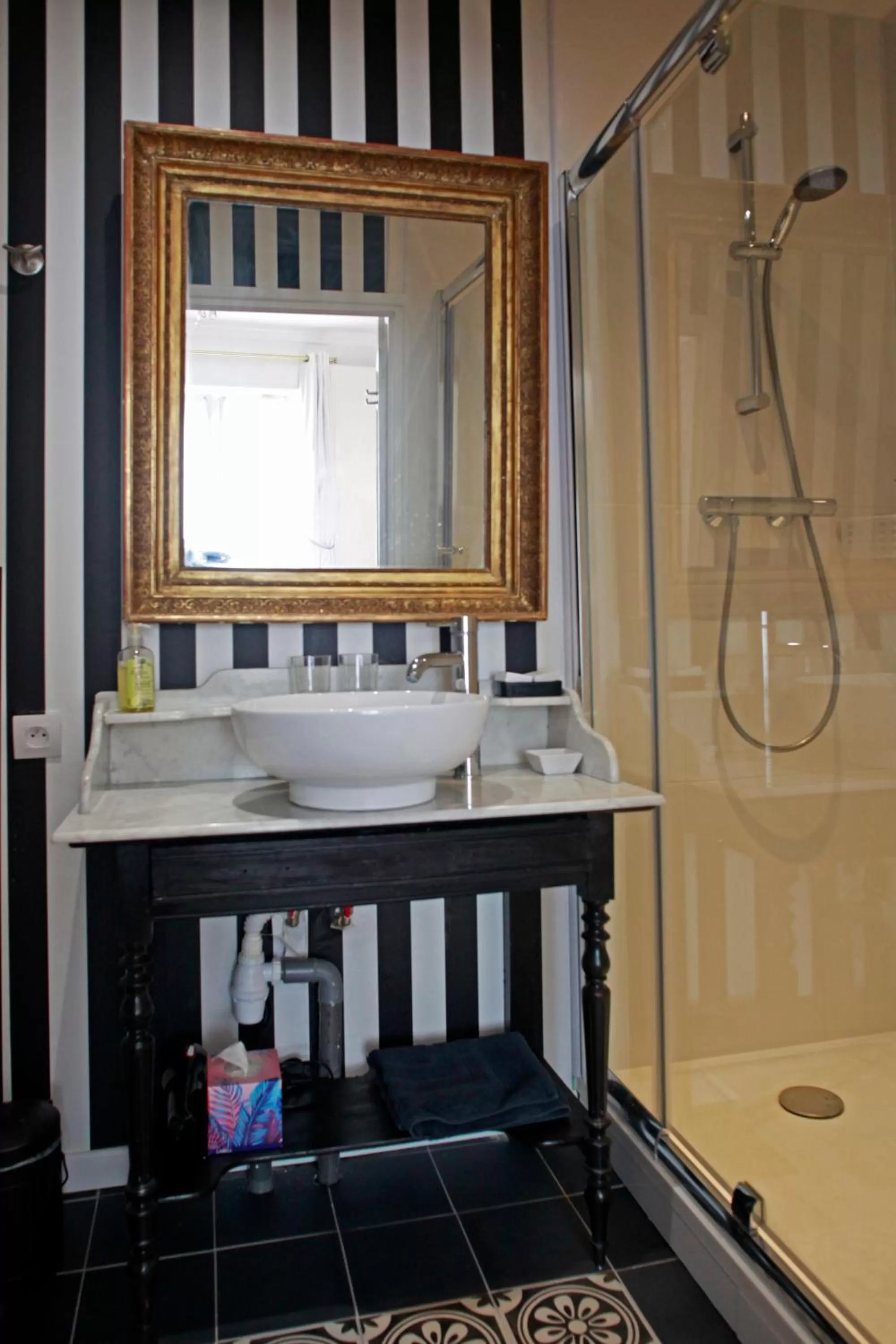 Shower in Les Chambres de Mathilde