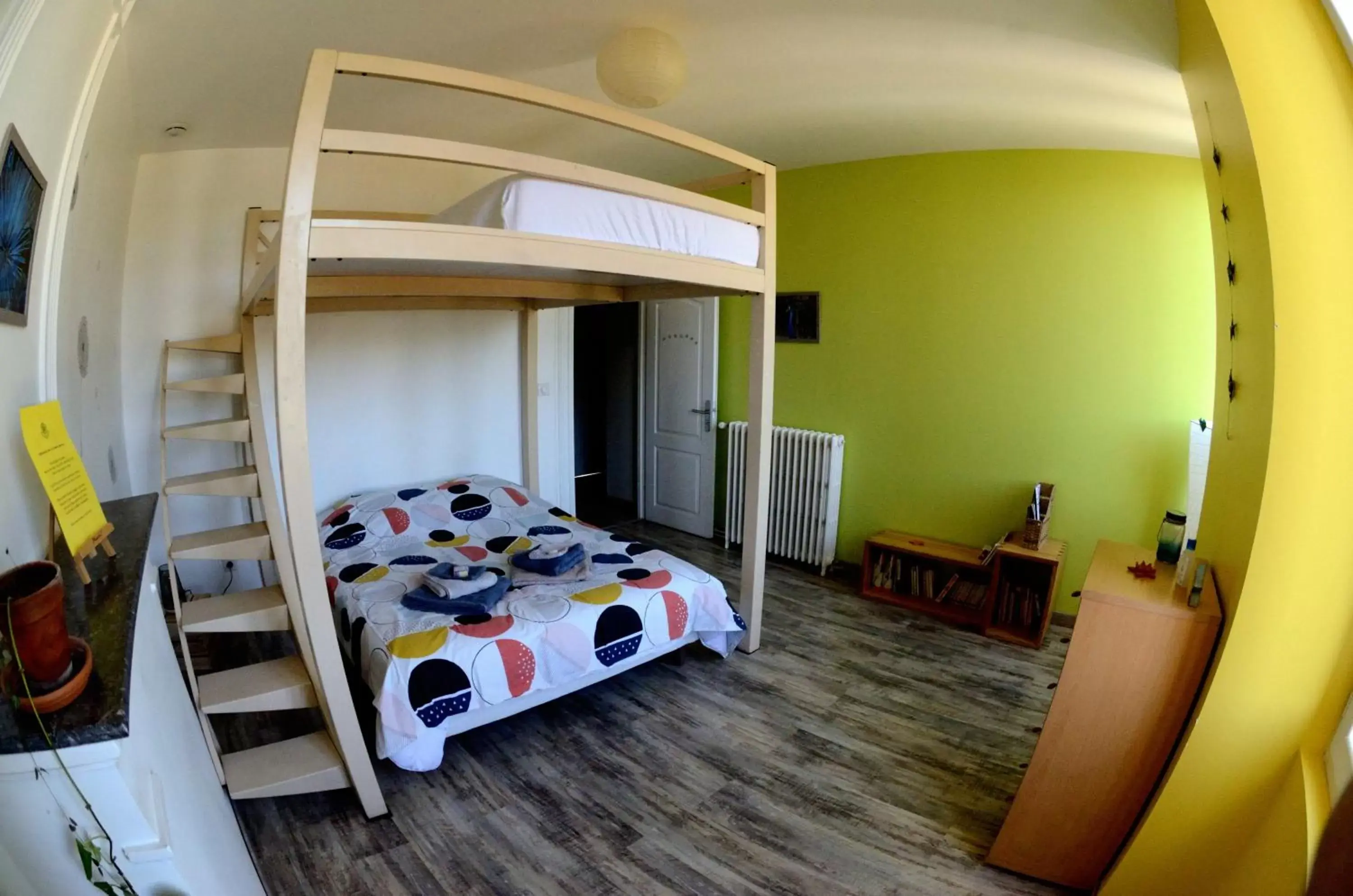 Photo of the whole room, Bunk Bed in La Belle Etoile