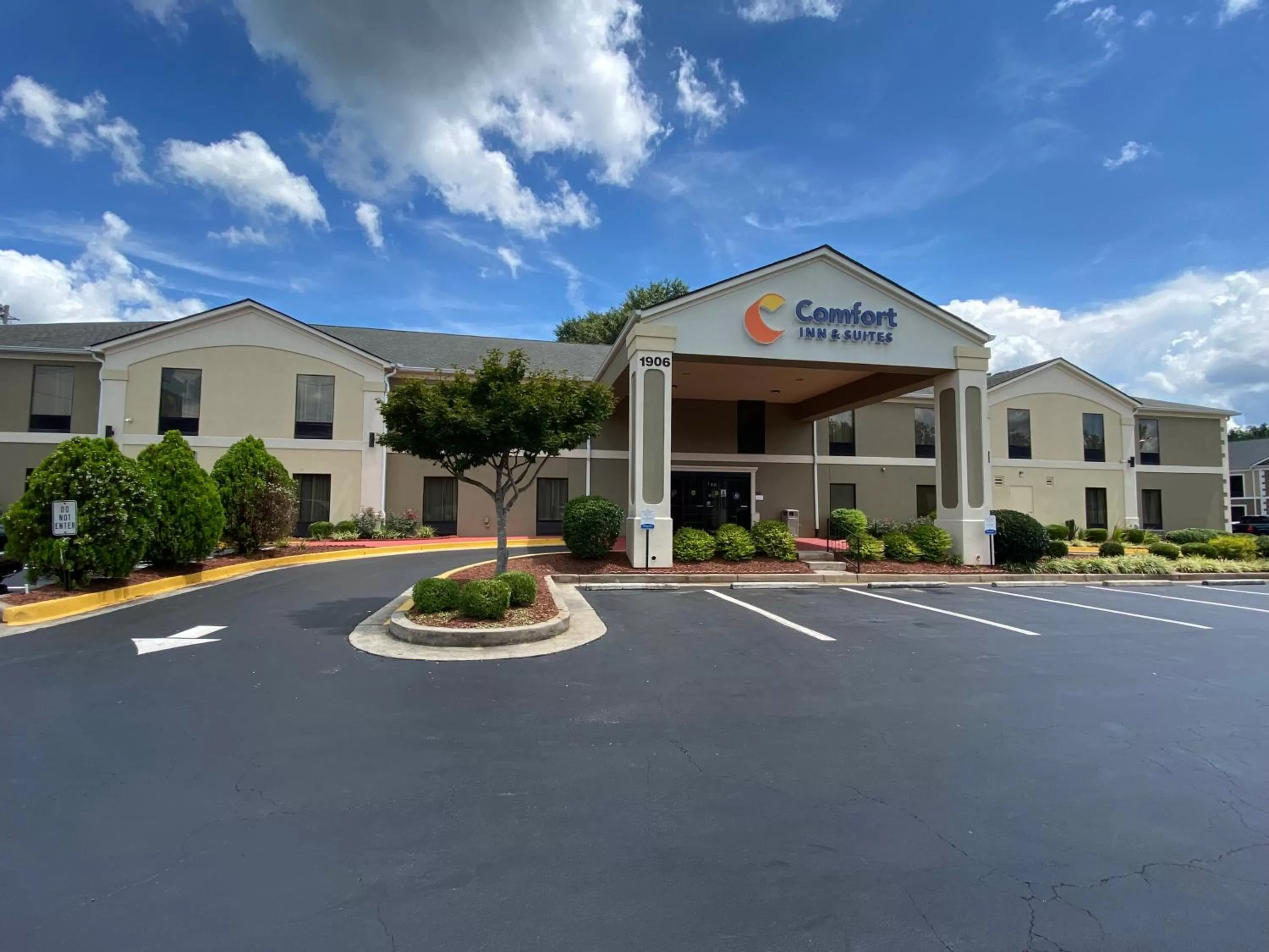 Property building in Comfort Inn & Suites Griffin North