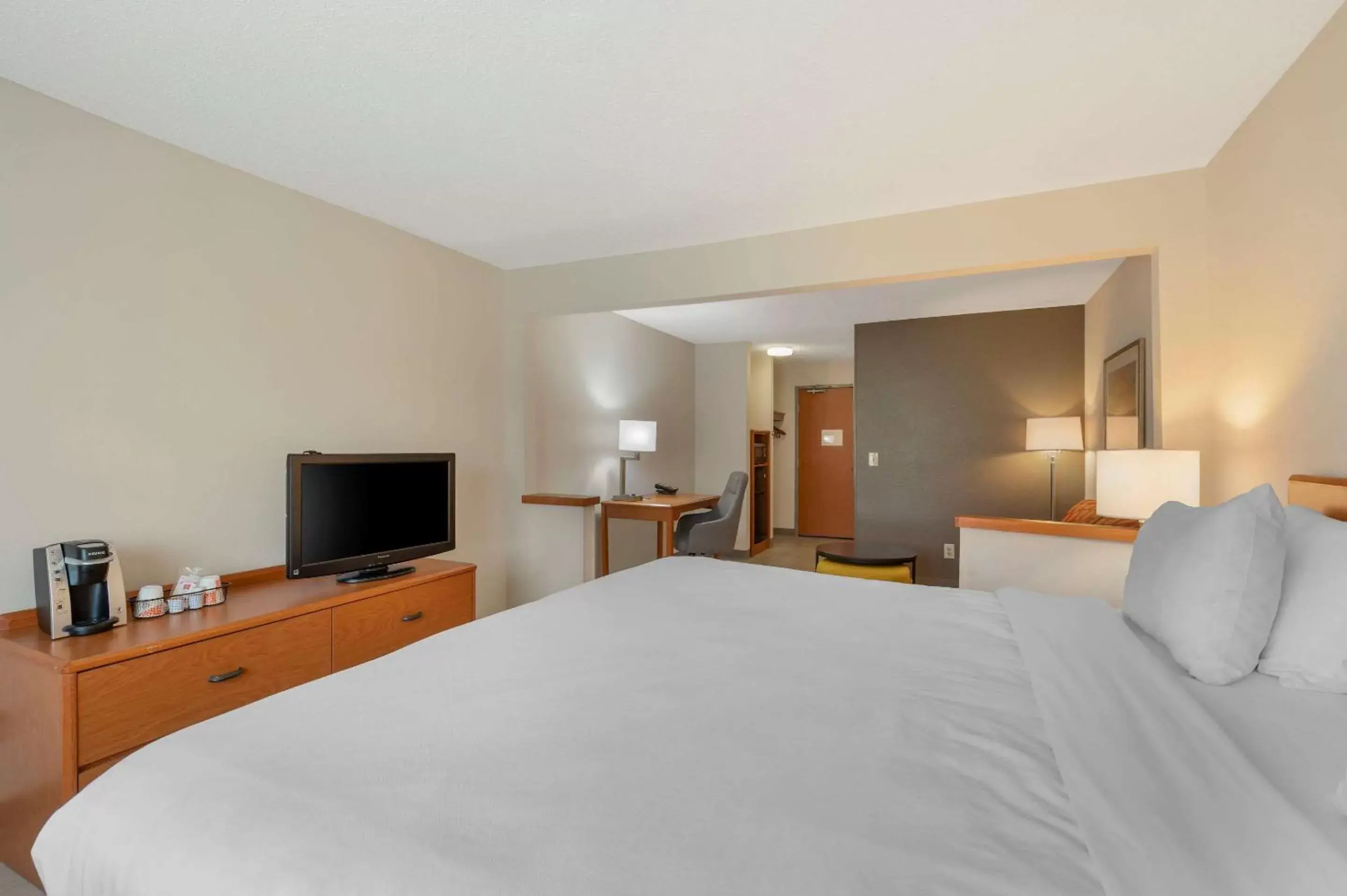 Bedroom, Bed in Comfort Inn & Suites