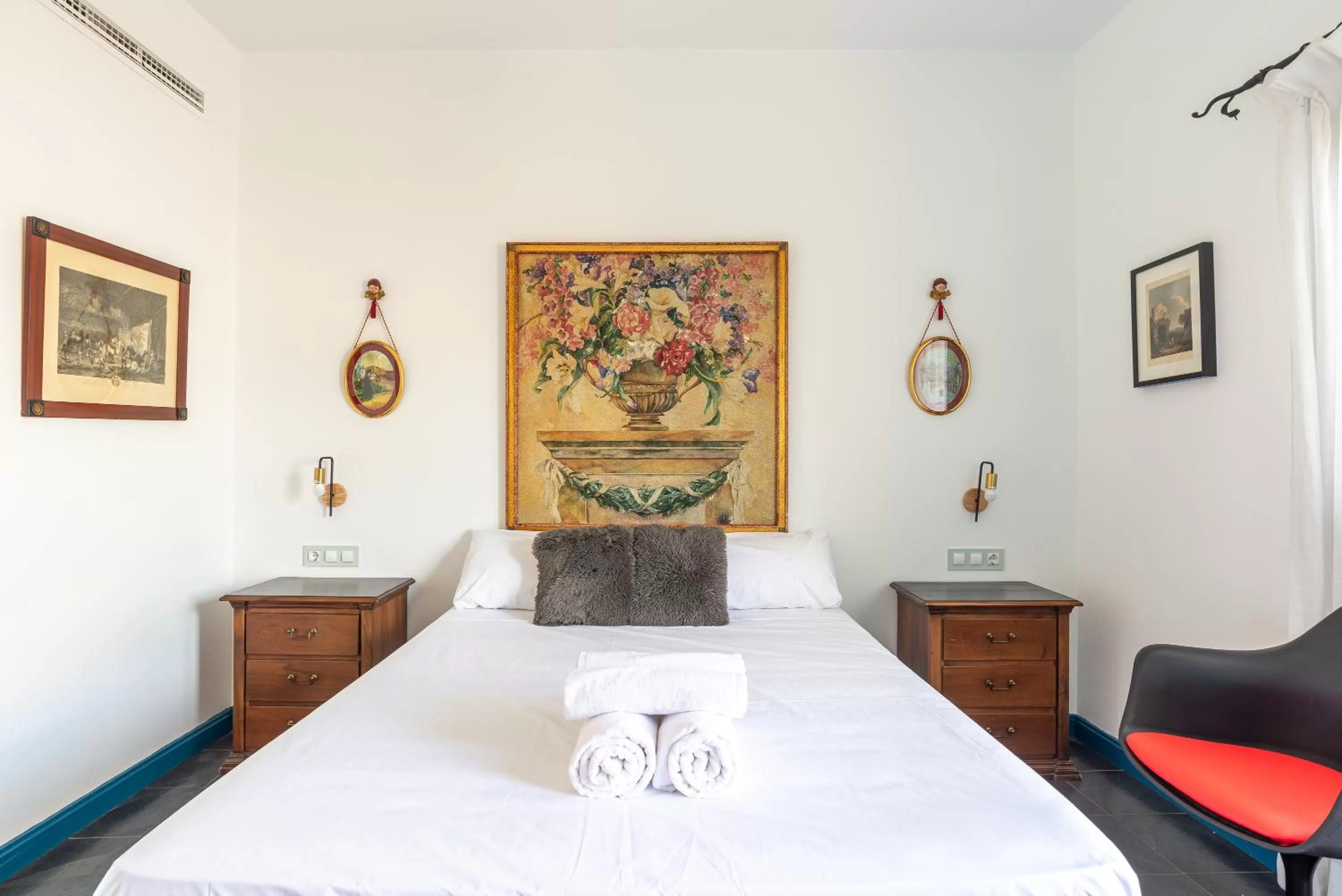 Photo of the whole room, Bed in Hotel Albaicín