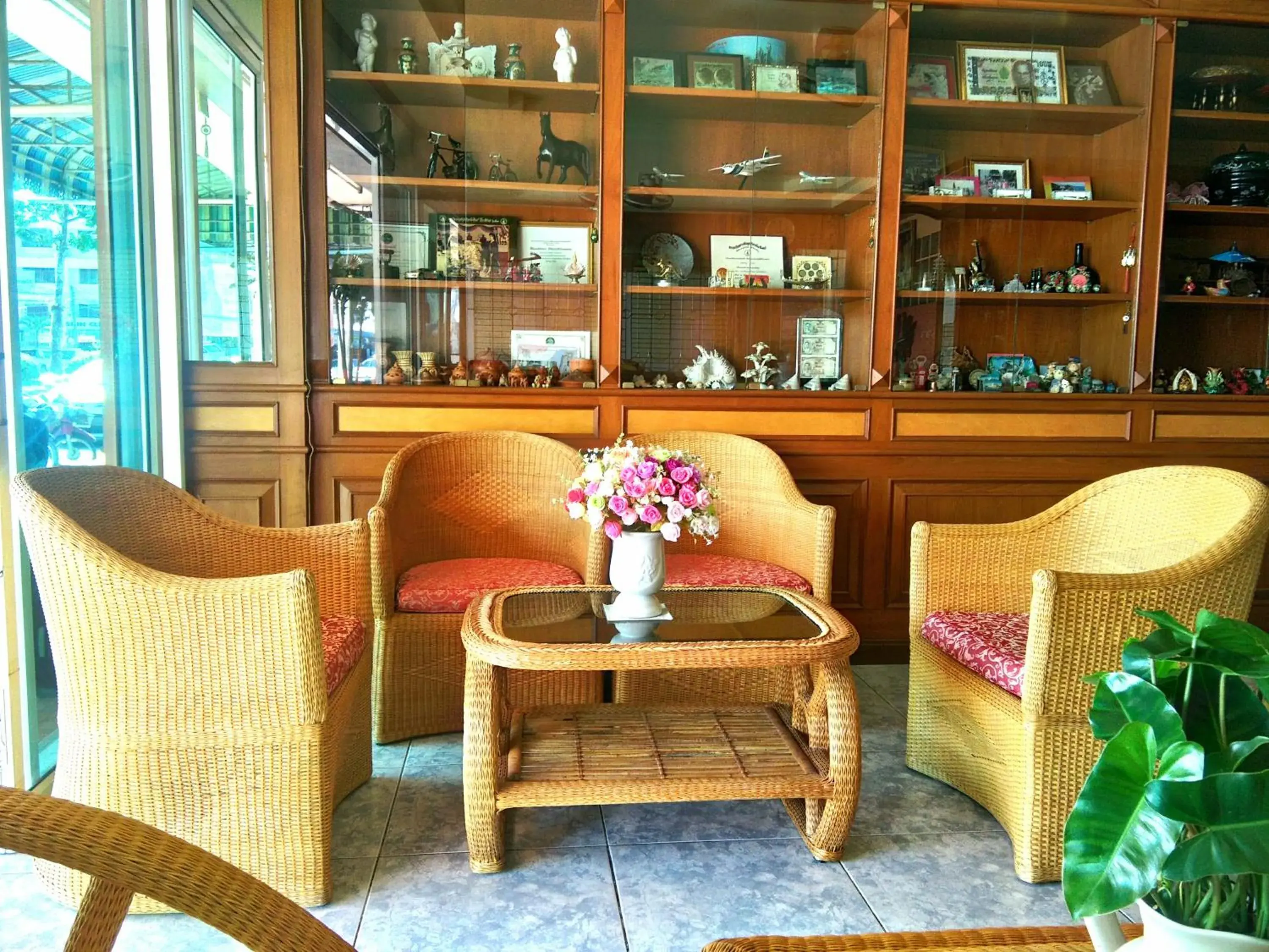 Lobby or reception in Thepparat Lodge Krabi