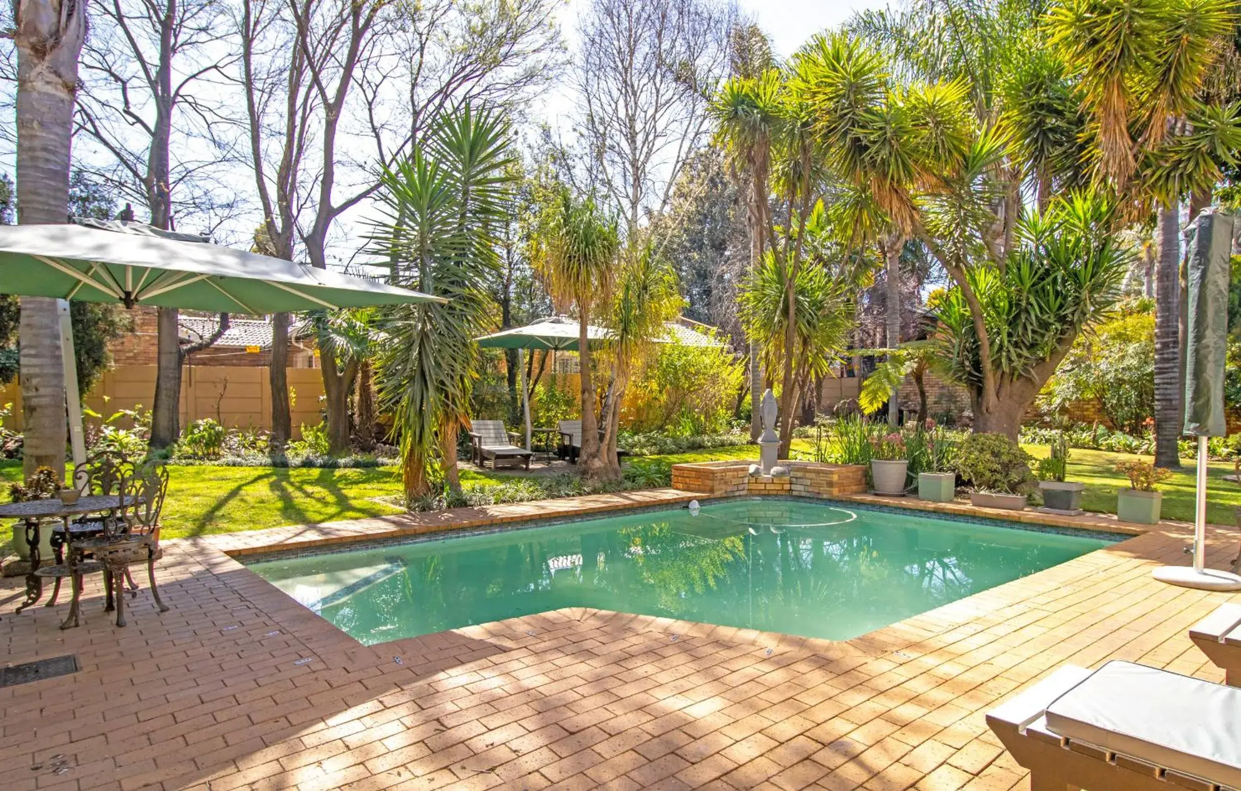 Swimming Pool in Sunward Park Guest House & Conference Center