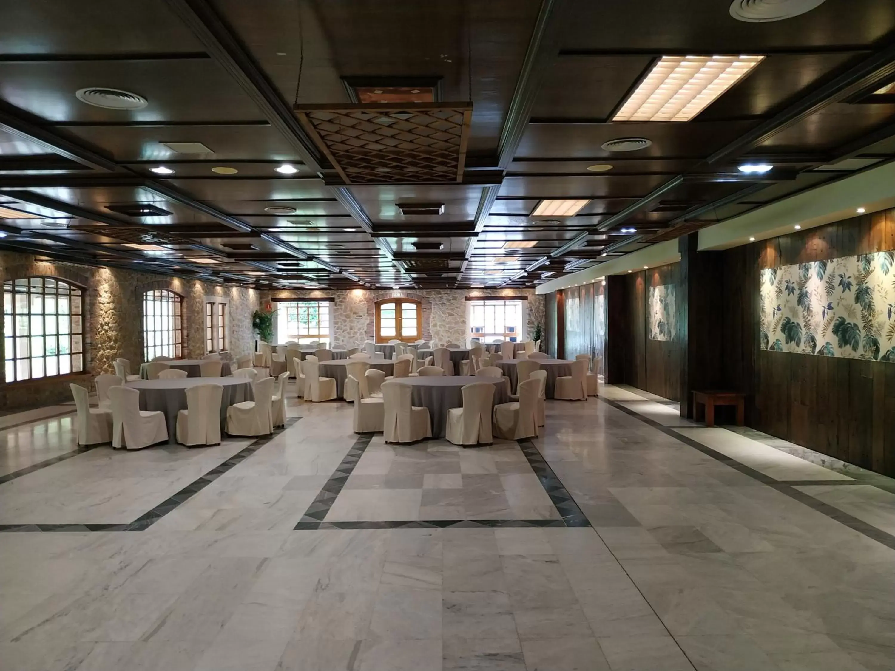 Restaurant/places to eat, Banquet Facilities in HOTEL LA CAMPANA