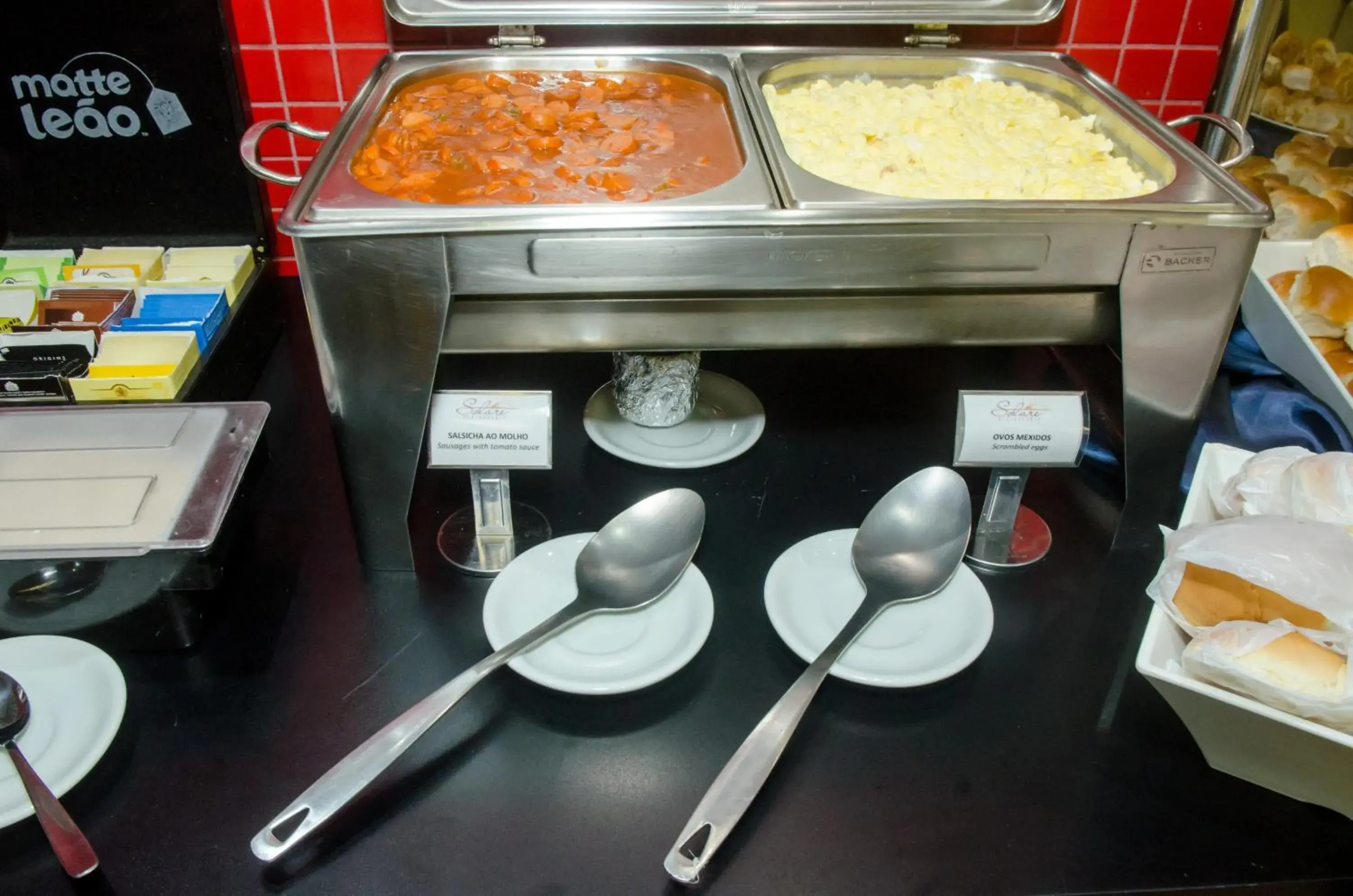 Buffet breakfast in Ímpar Suítes Expominas