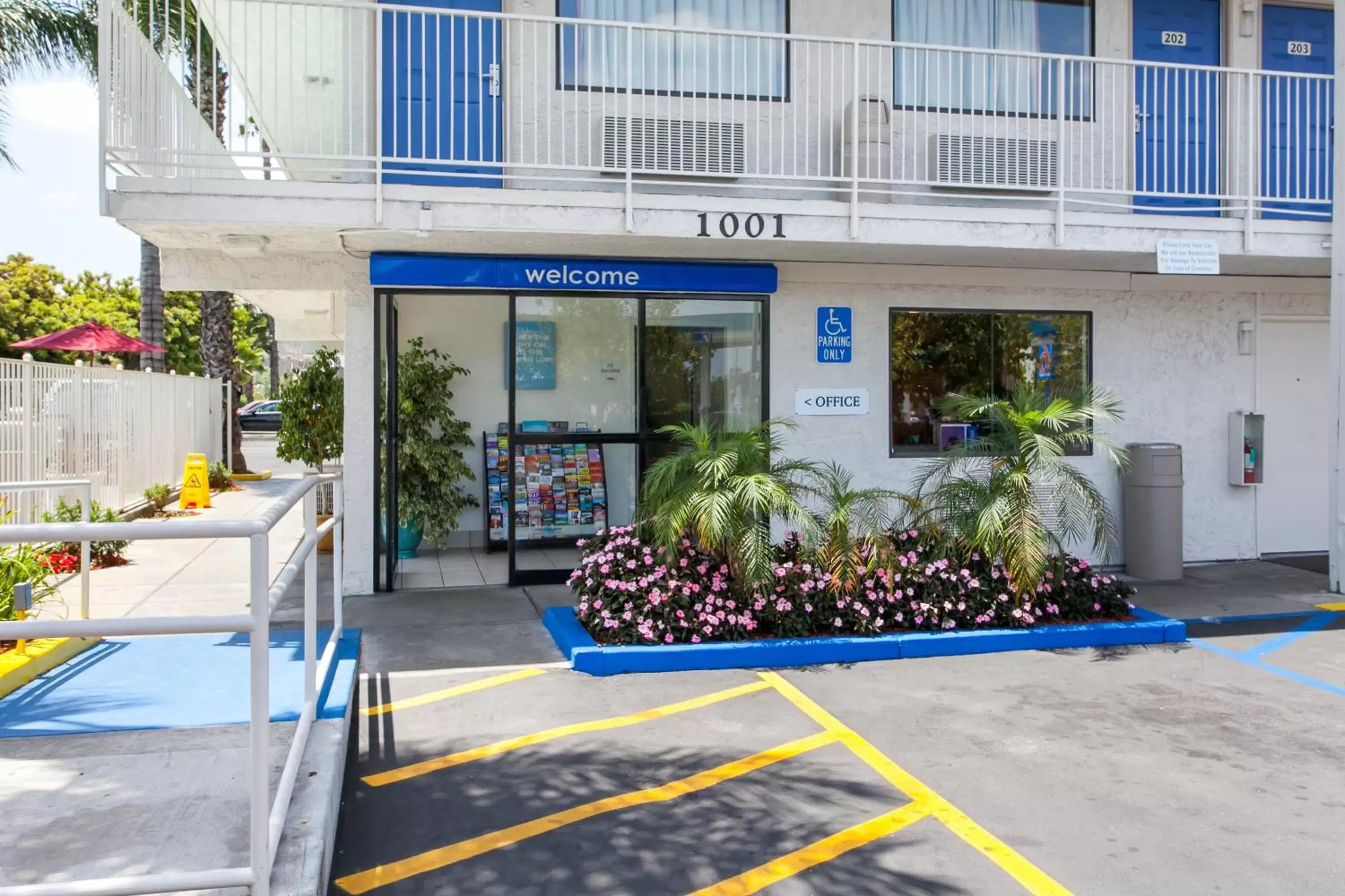 Facade/entrance in Motel 6-Rosemead, CA - Los Angeles