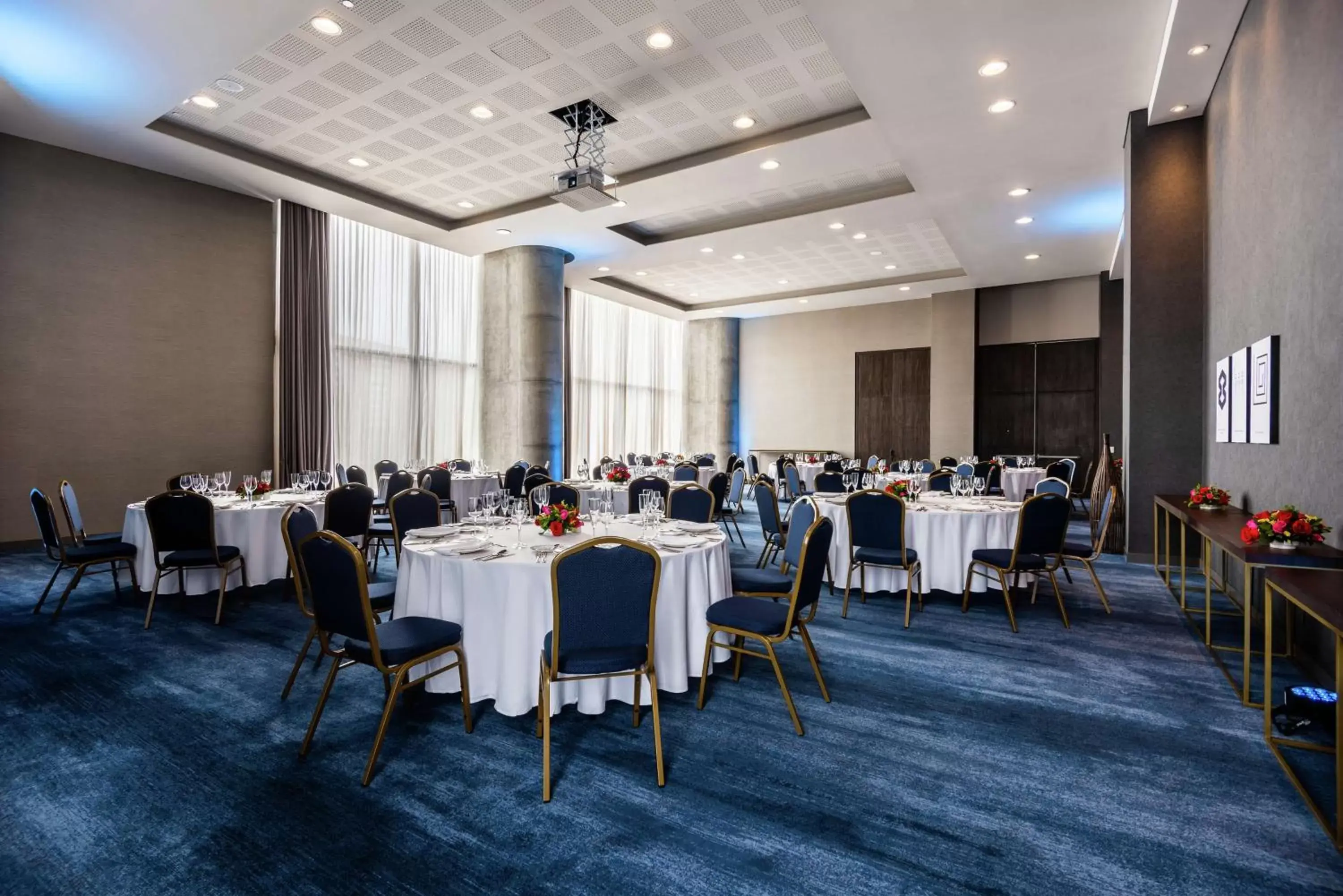 Meeting/conference room, Restaurant/Places to Eat in Hilton Bogota Corferias