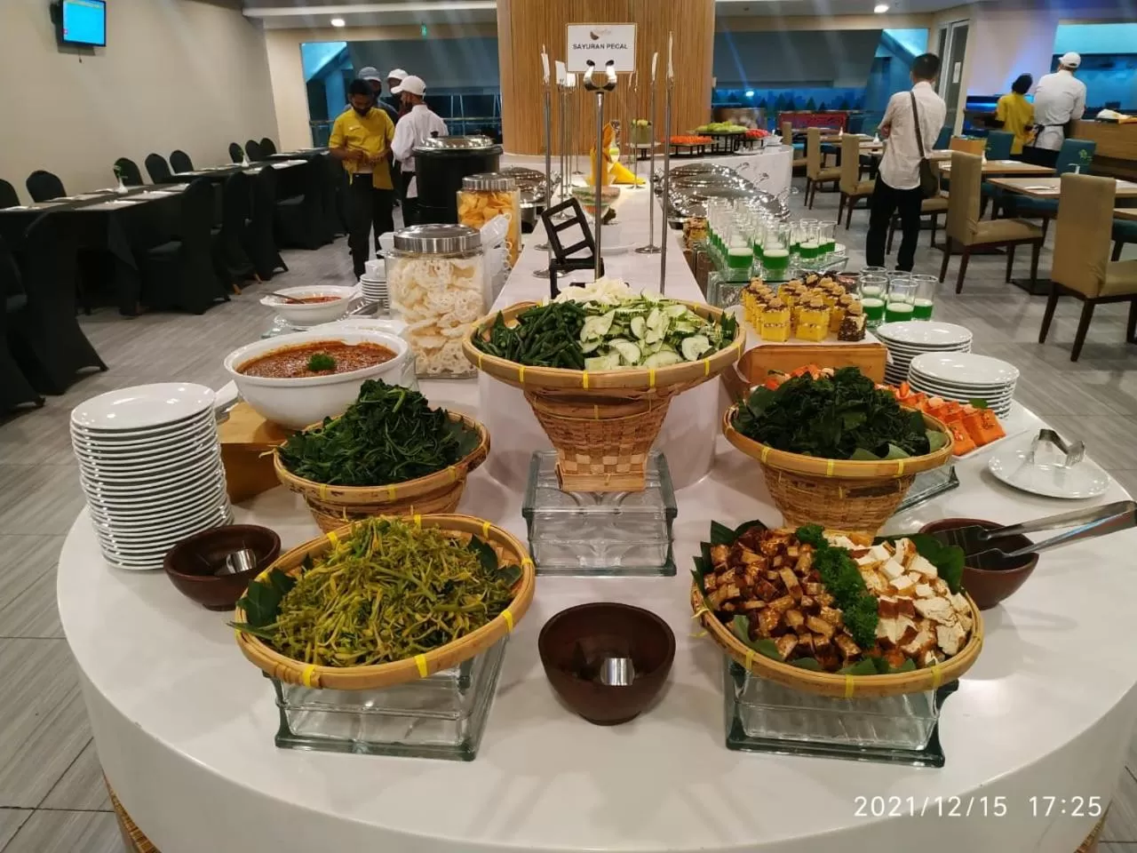 Restaurant/places to eat in Anara Sky Kualanamu Hotel